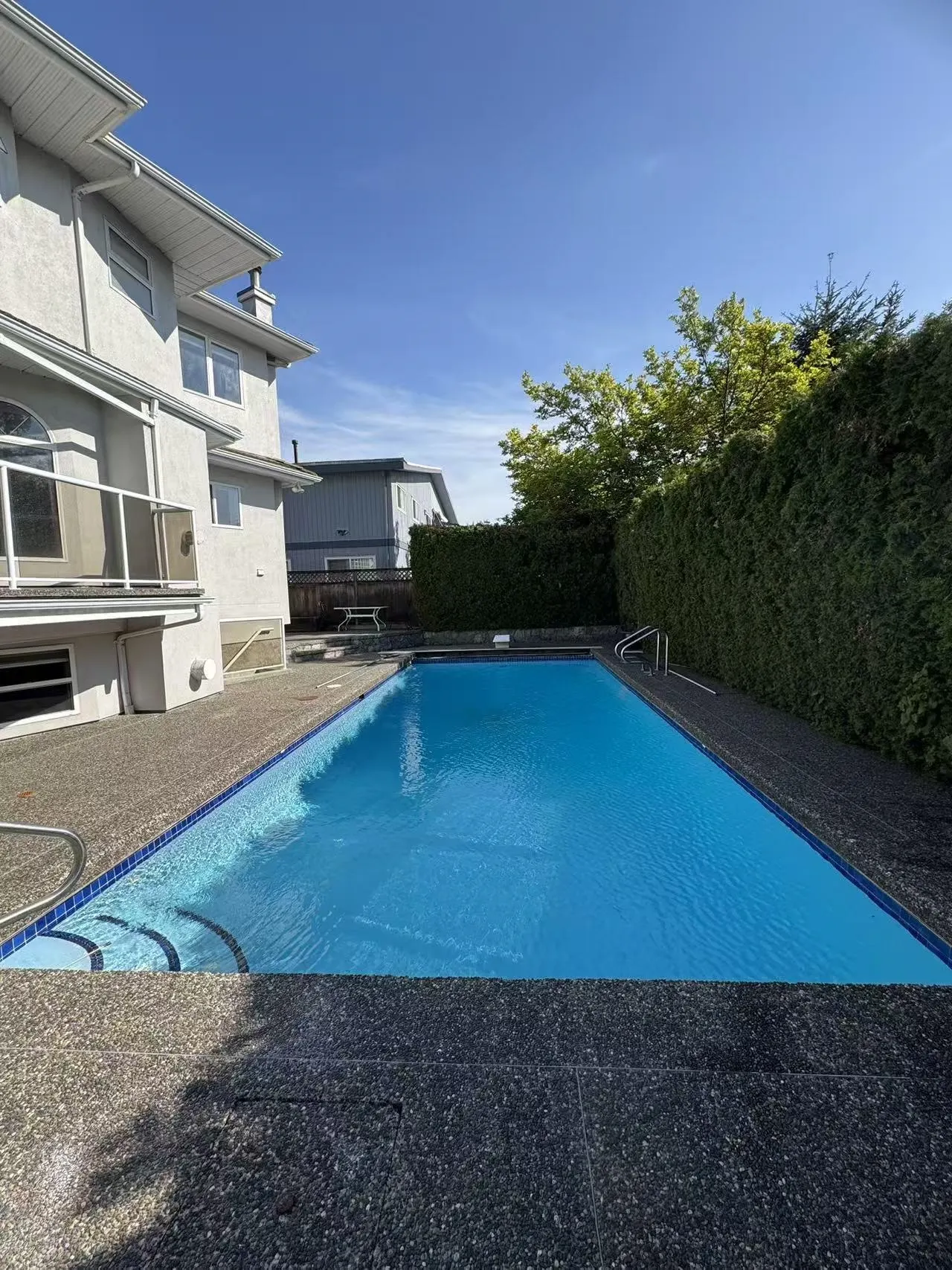 1527 Giles Place
