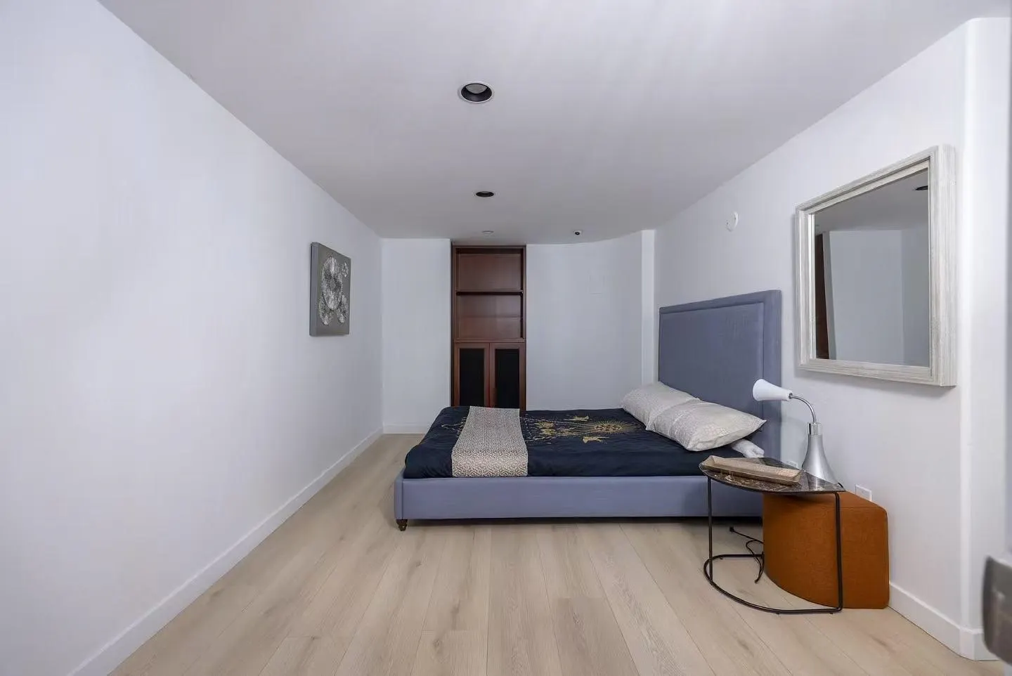 1527 Giles Place