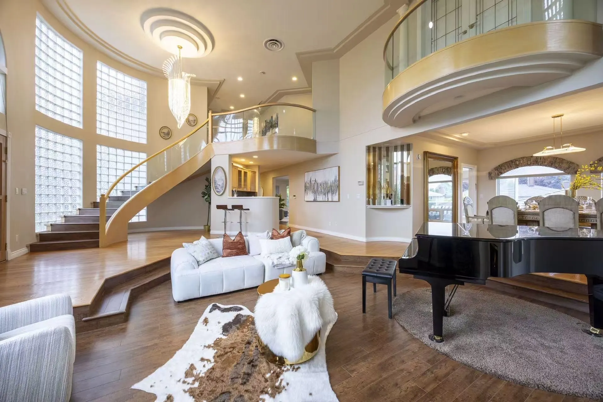 1527 Giles Place