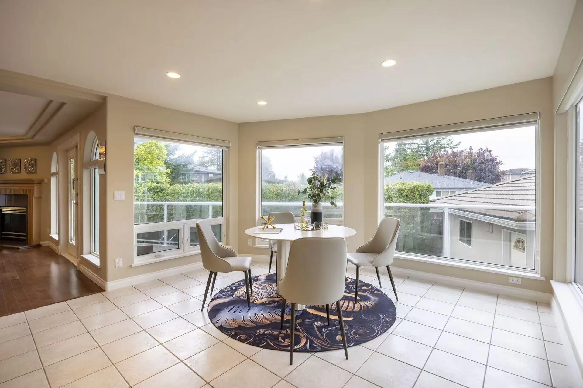 1527 Giles Place
