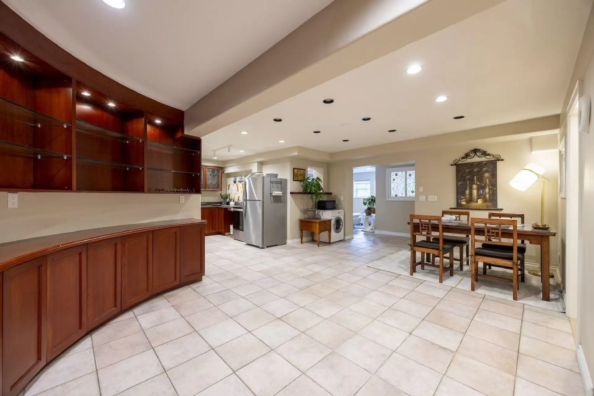 1527 Giles Place
