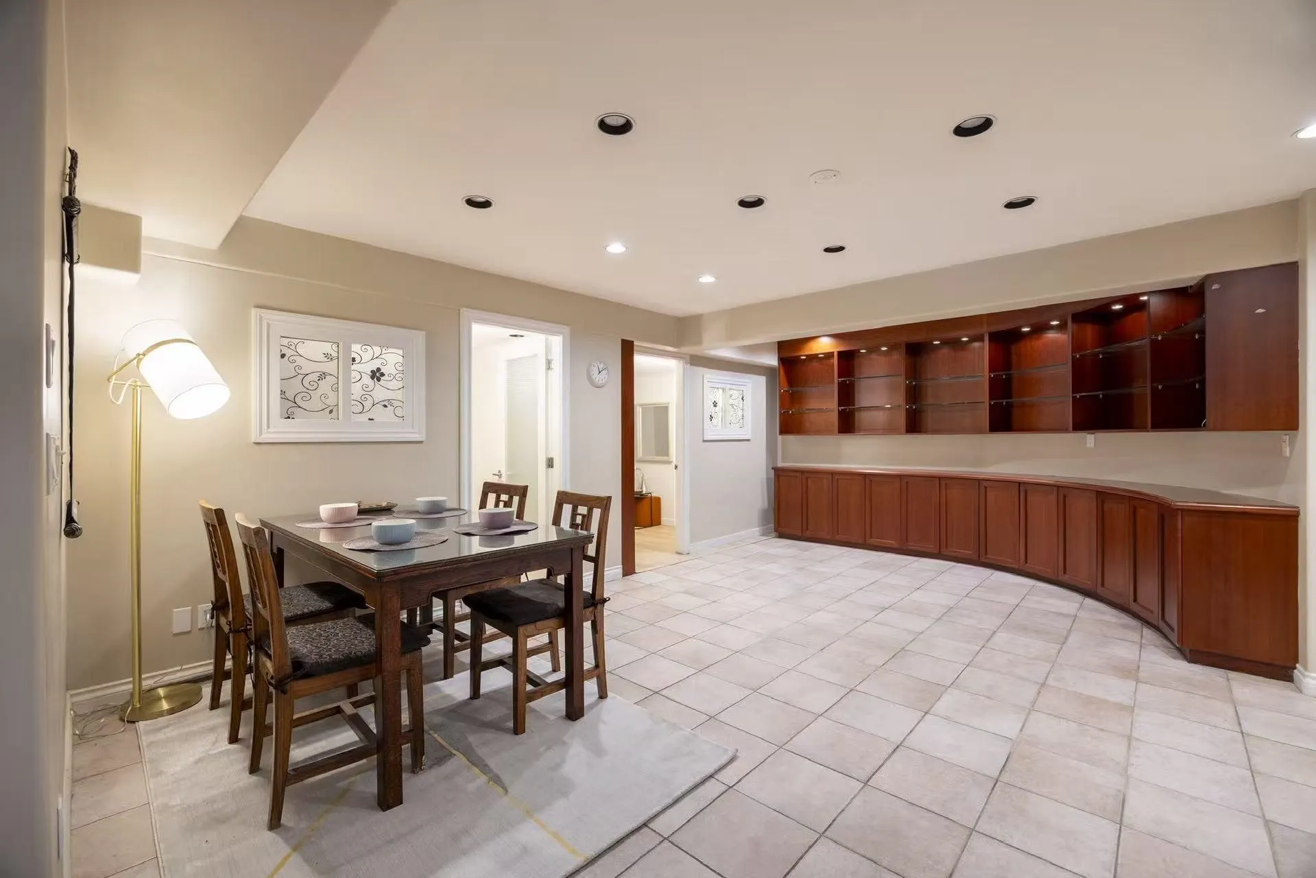 1527 Giles Place