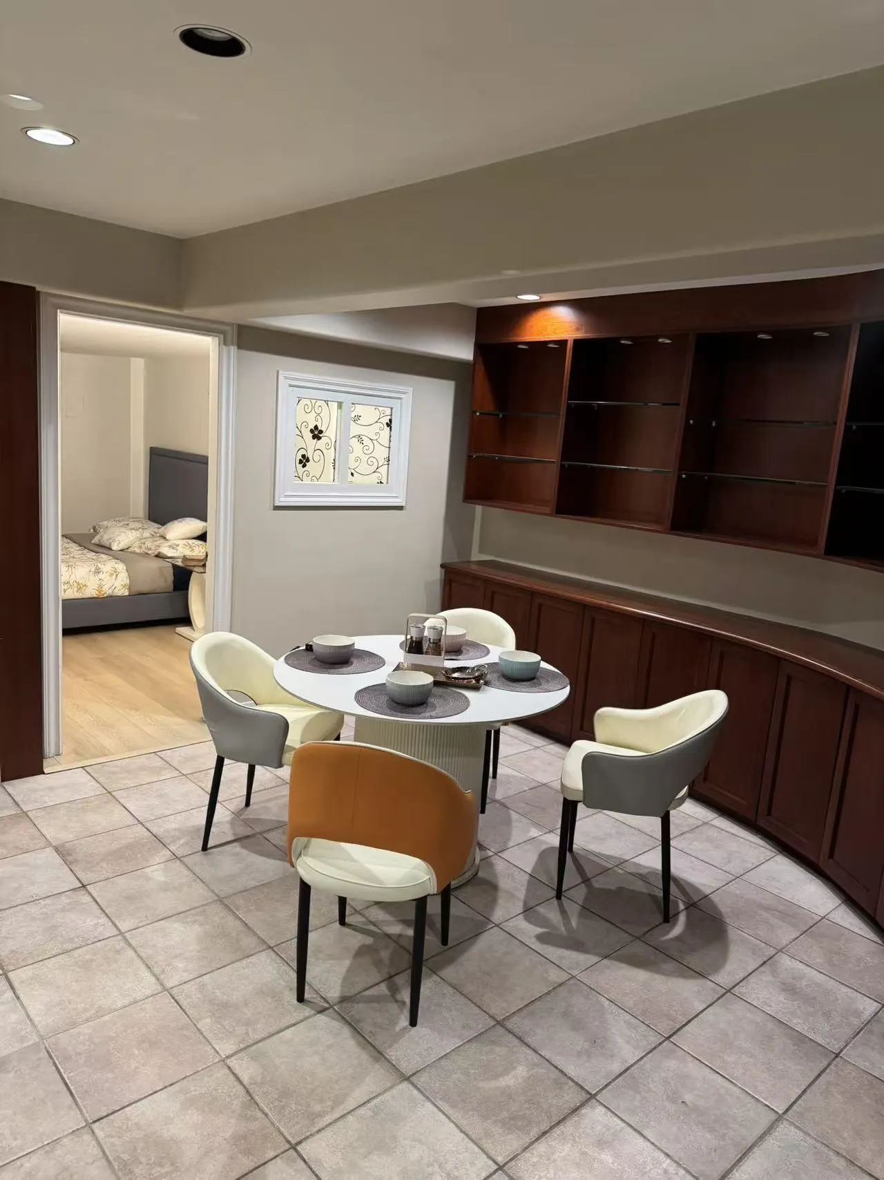 1527 Giles Place