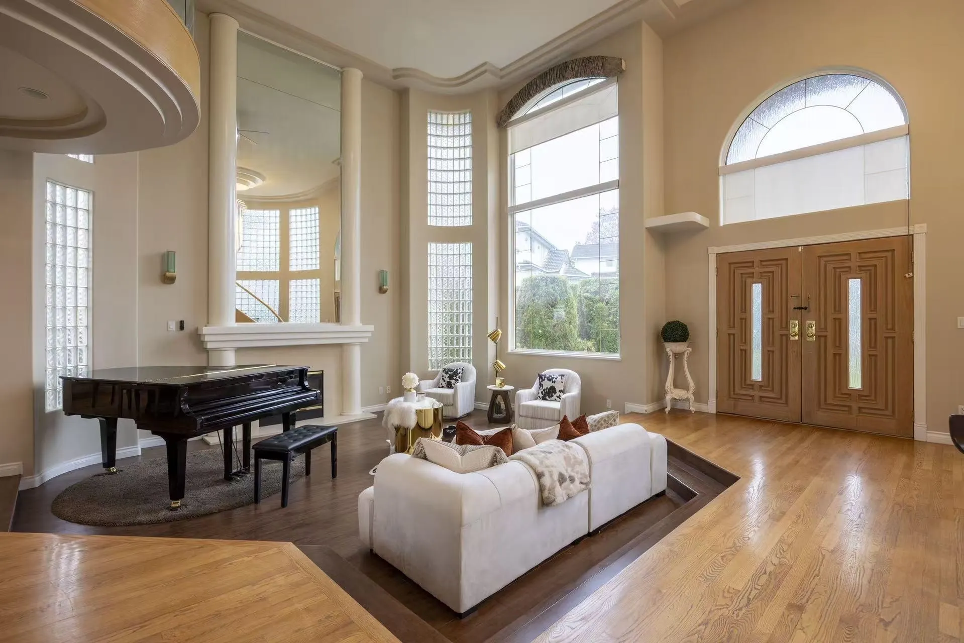 1527 Giles Place