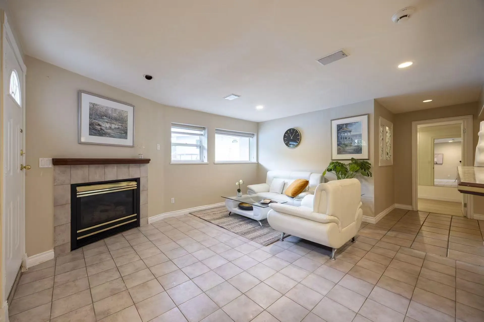 1527 Giles Place
