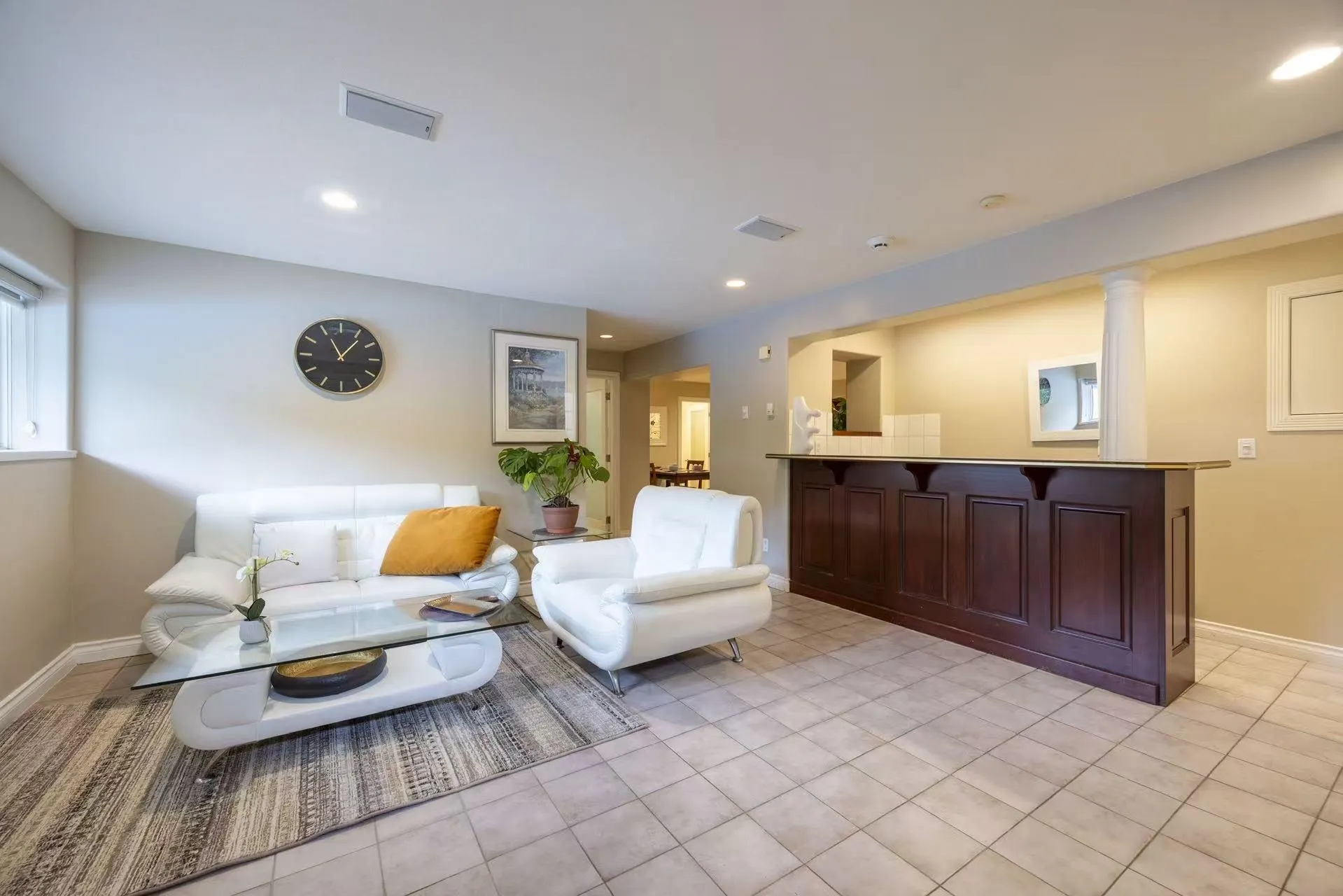 1527 Giles Place
