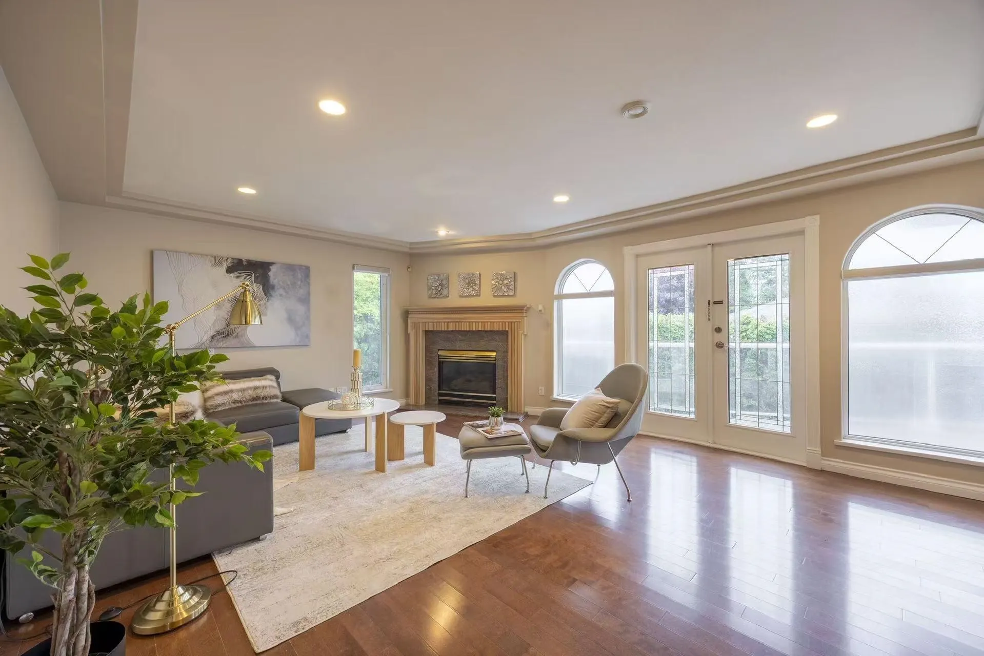 1527 Giles Place
