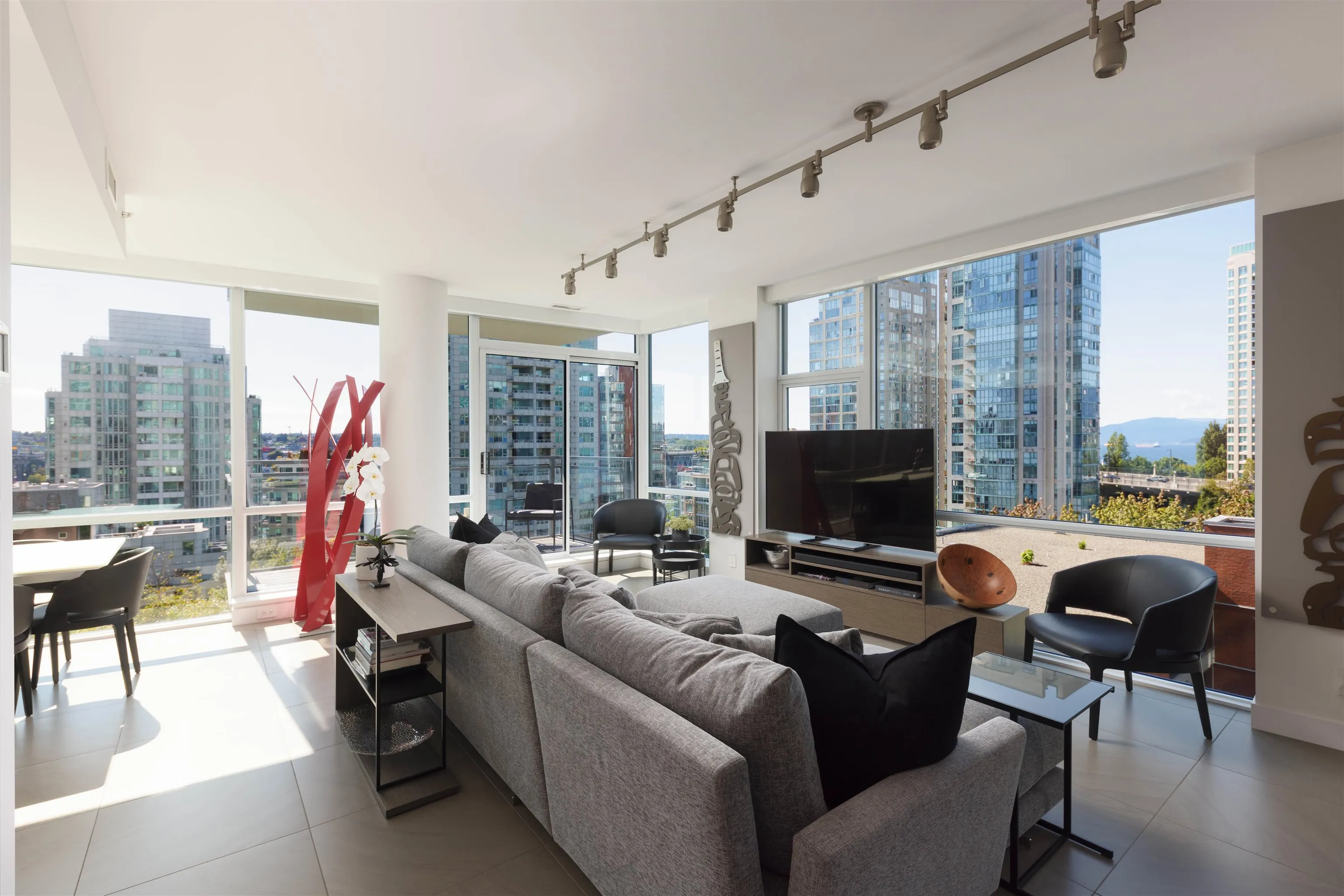 1455 Howe Street #805