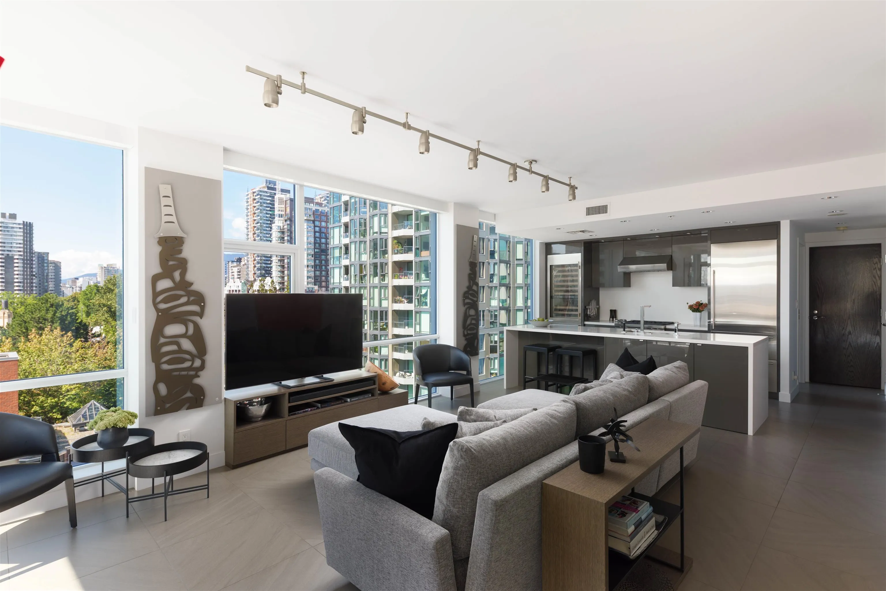 1455 Howe Street #805