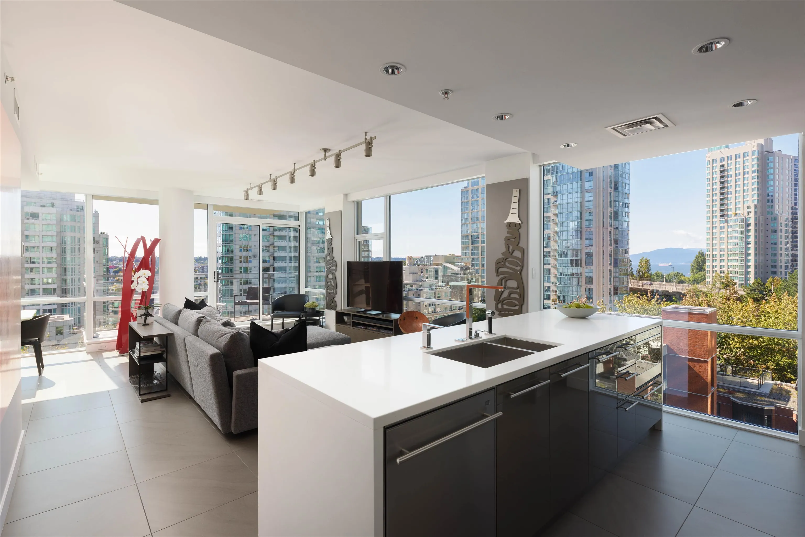 1455 Howe Street #805