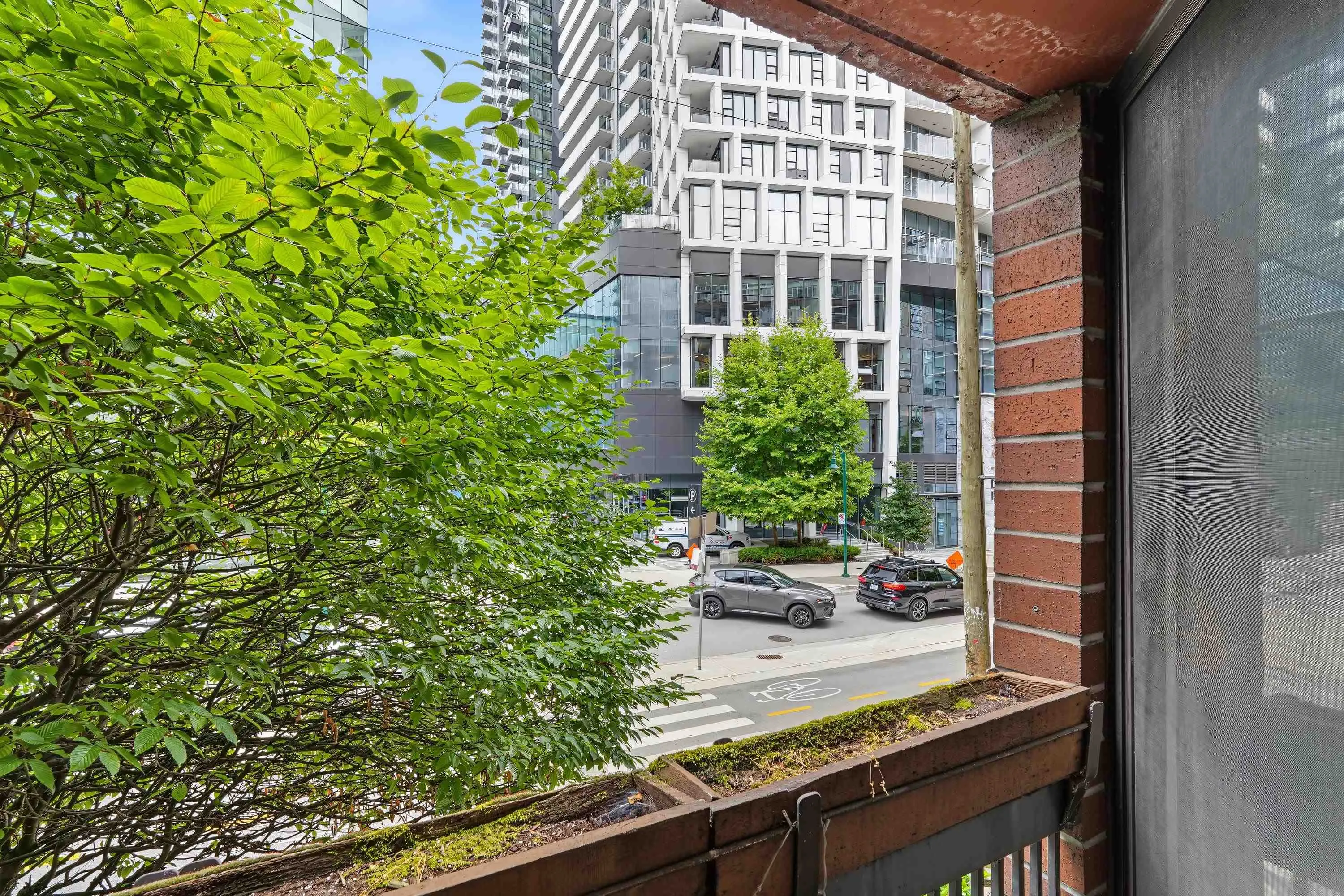 950 Drake Street #206
