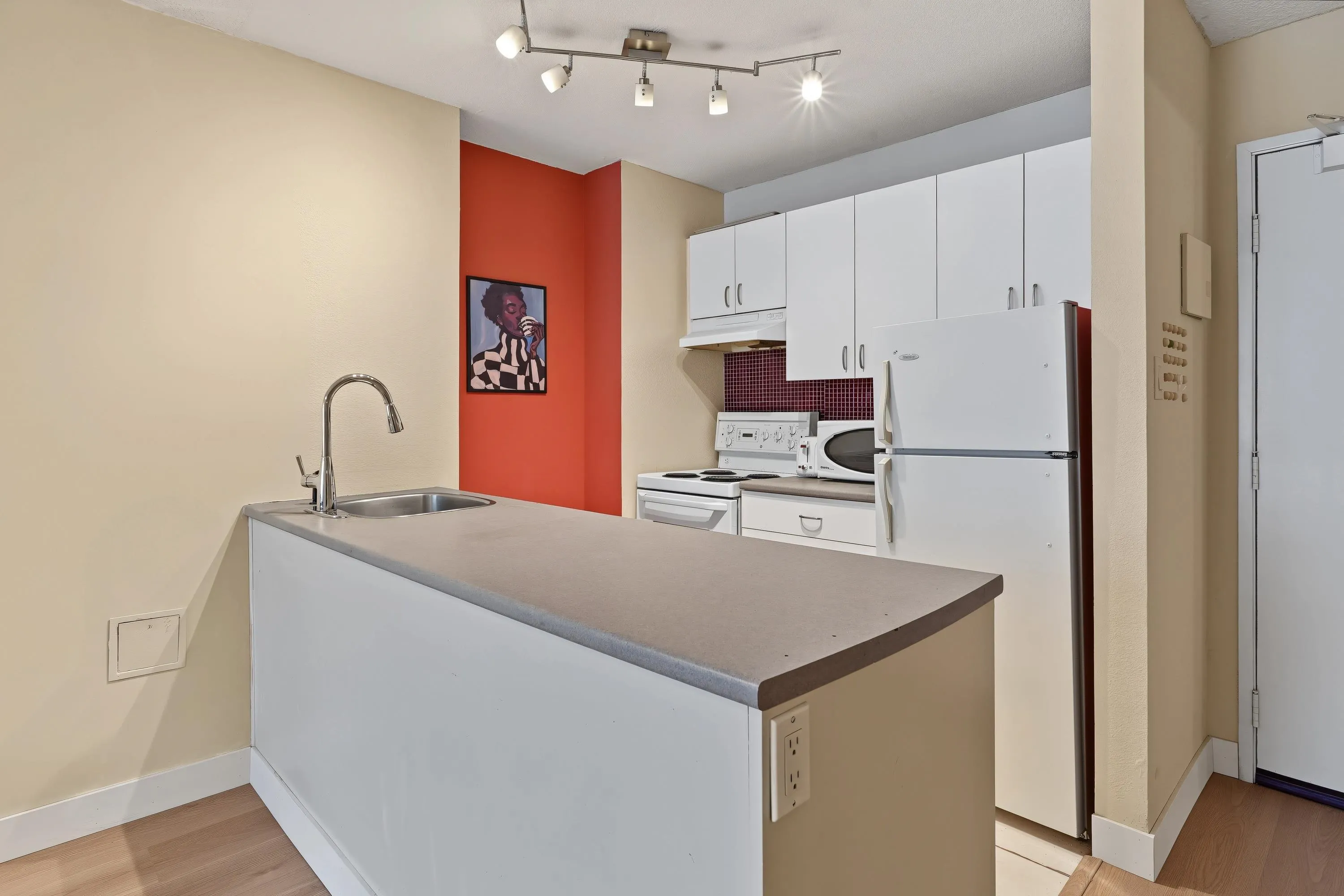 950 Drake Street #206