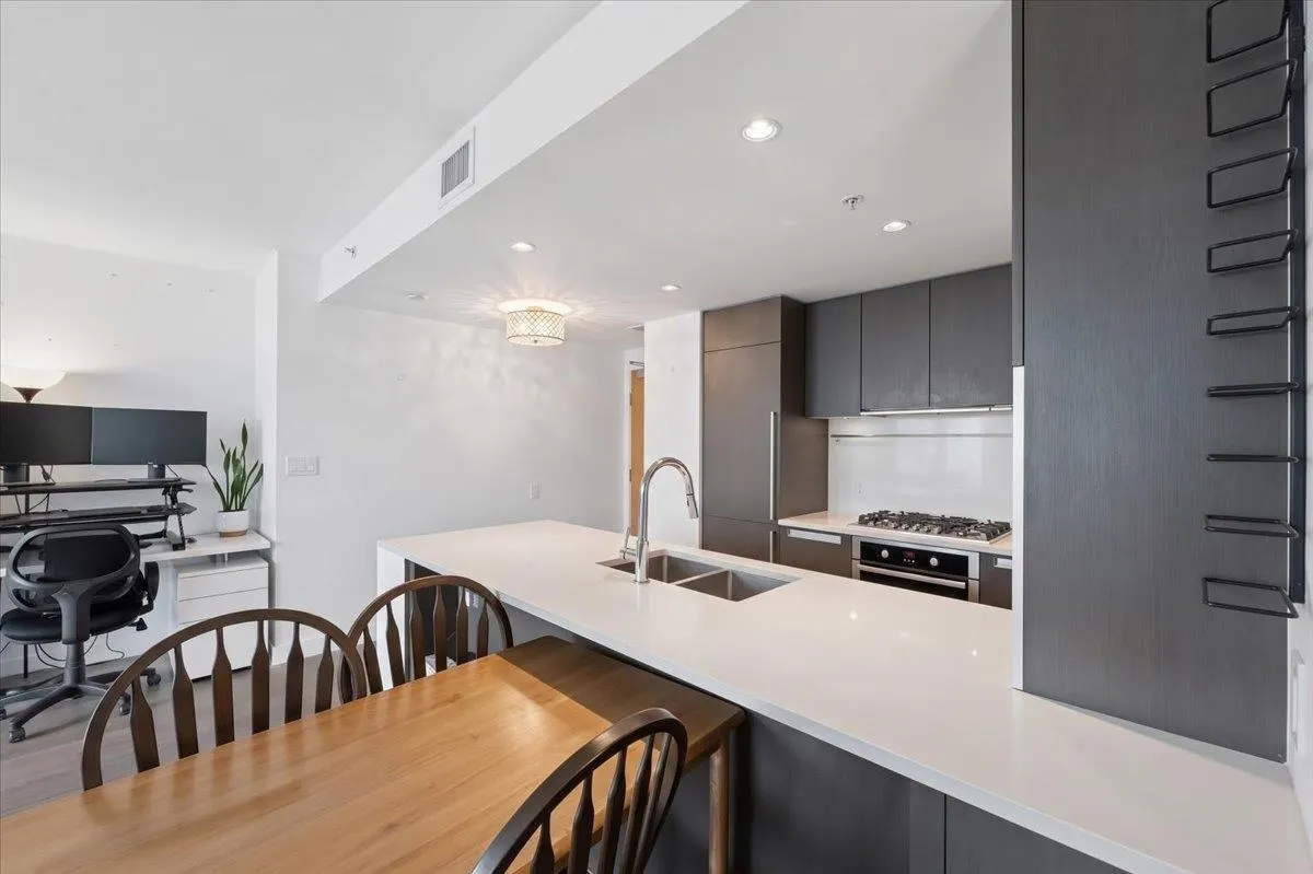 288 W 1st Avenue #608