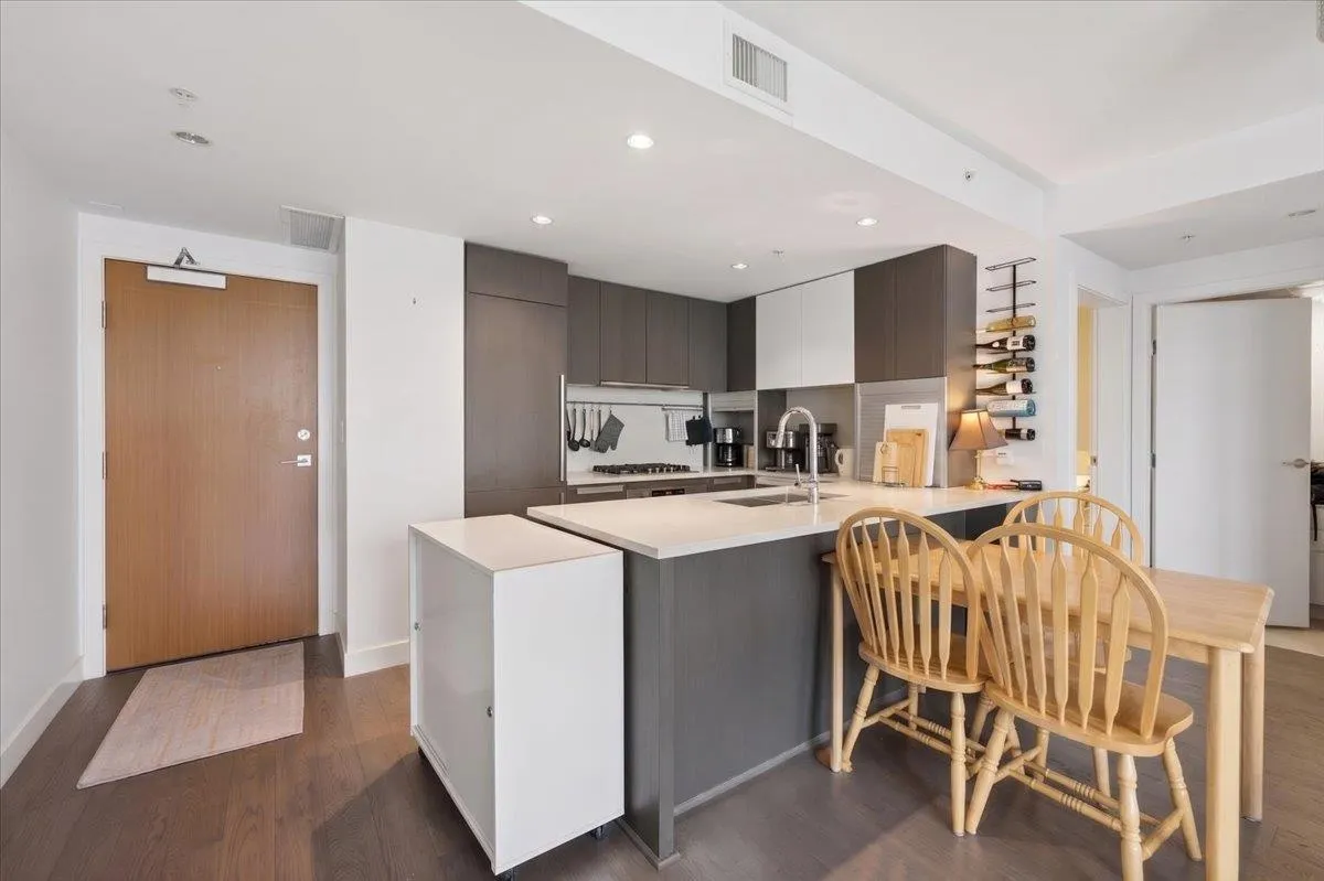 288 W 1st Avenue #608