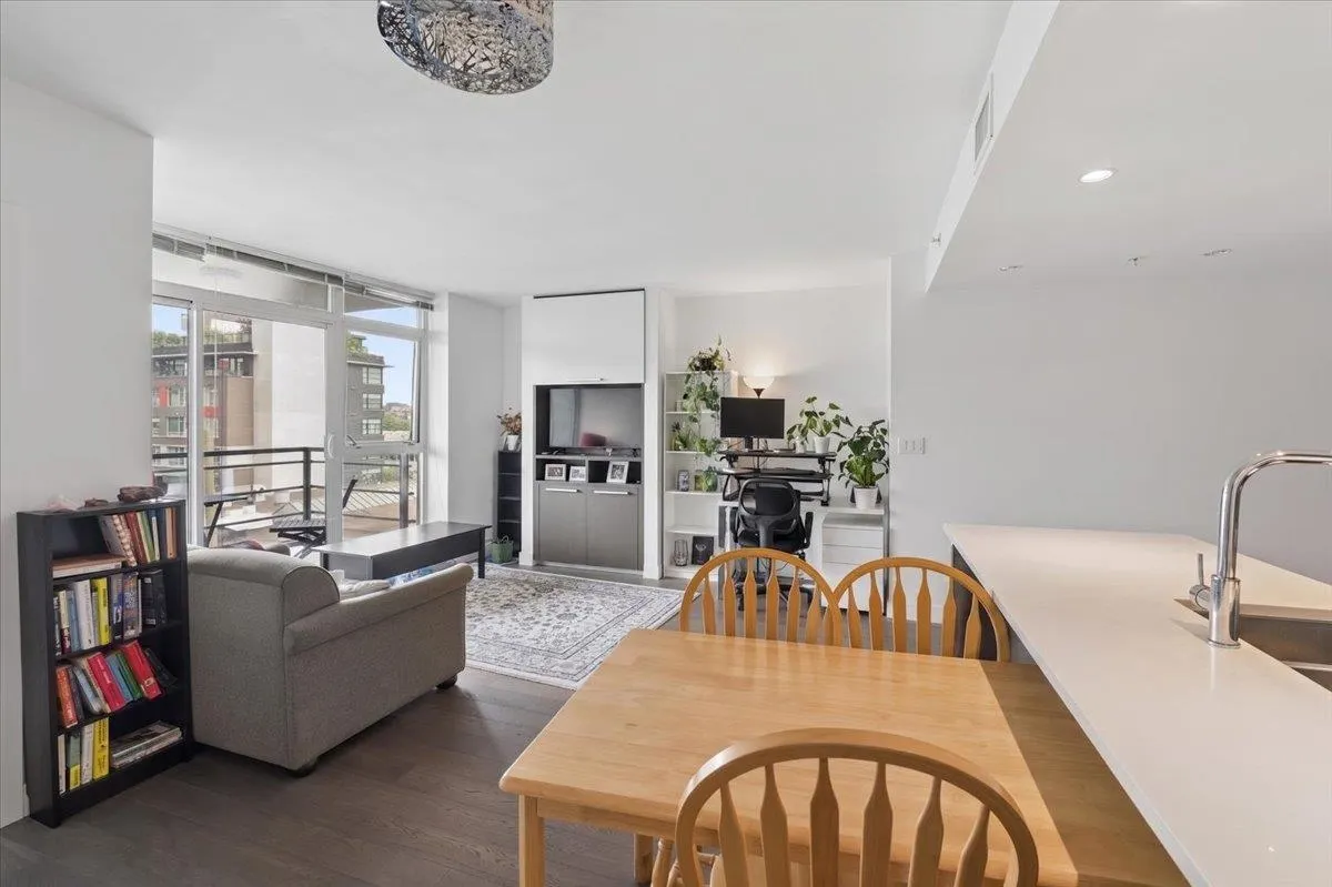288 W 1st Avenue #608