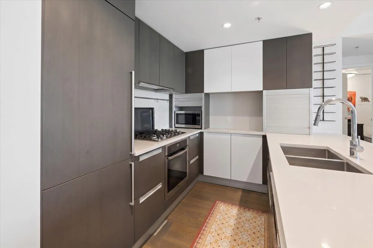 288 W 1st Avenue #608