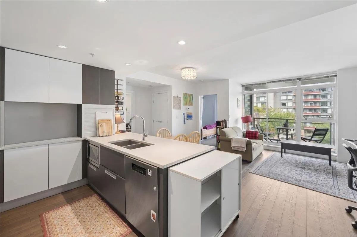 288 W 1st Avenue #608