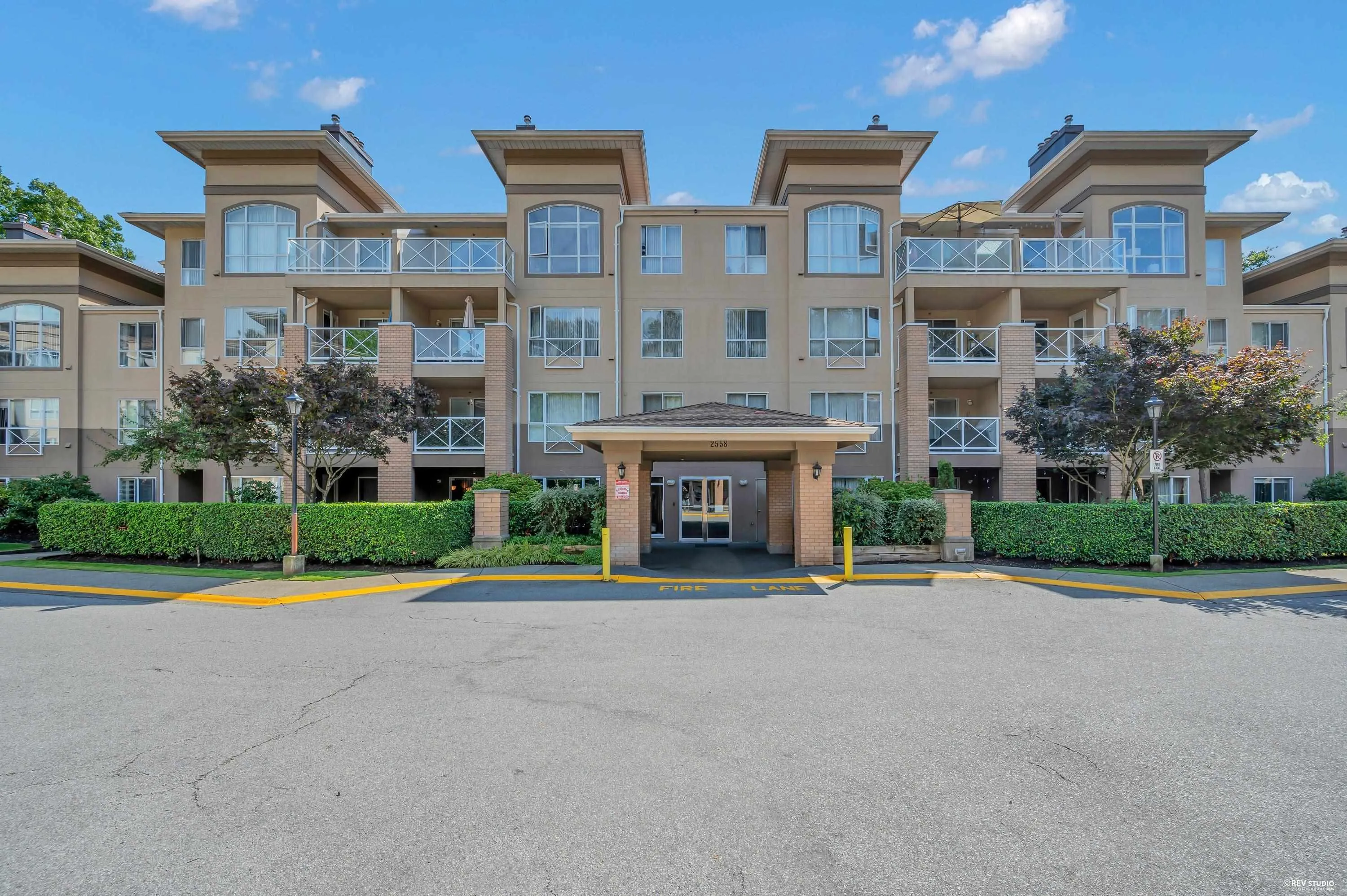 2558 Parkview Lane #105