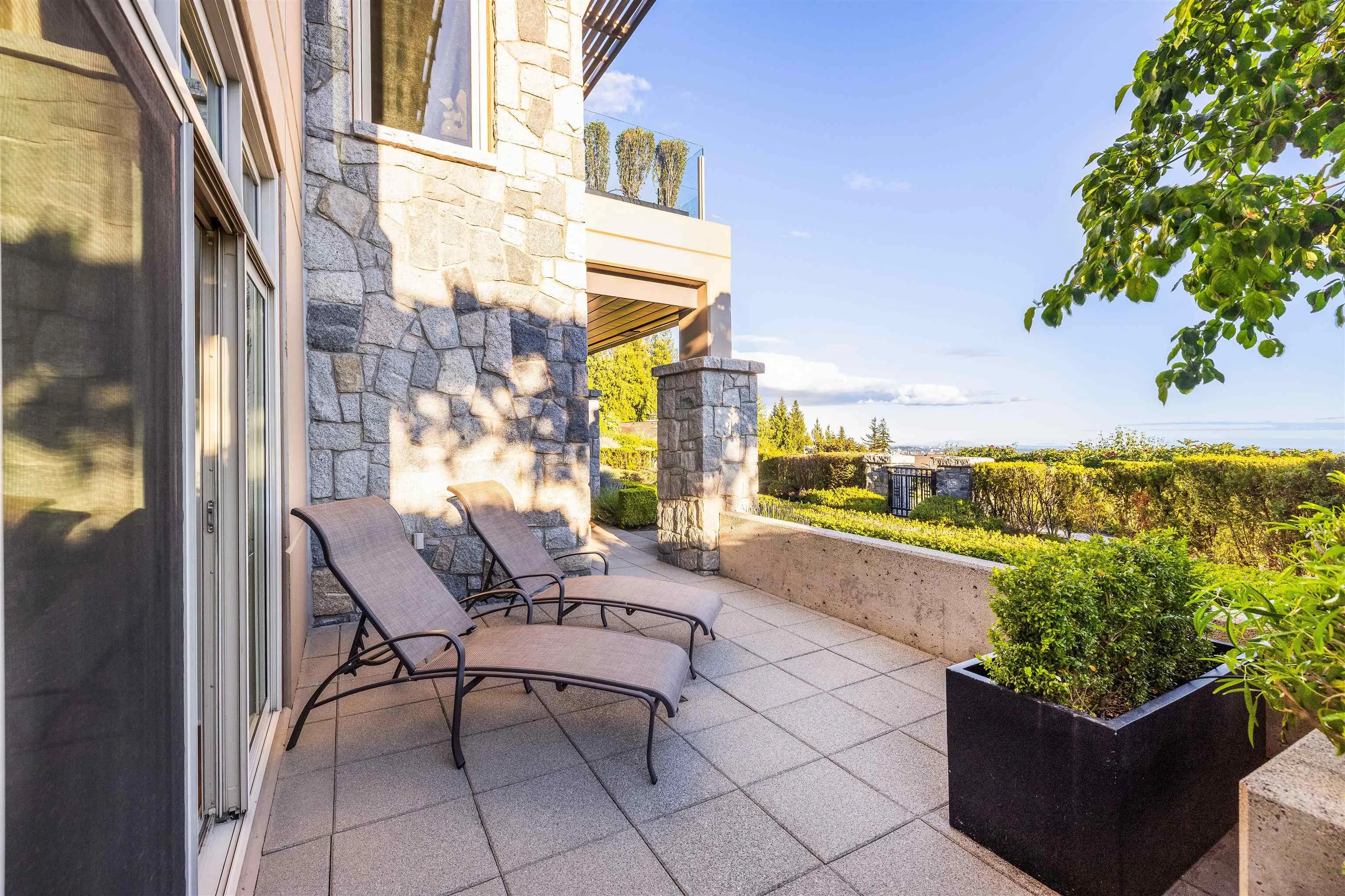 2535 Garden Court #101