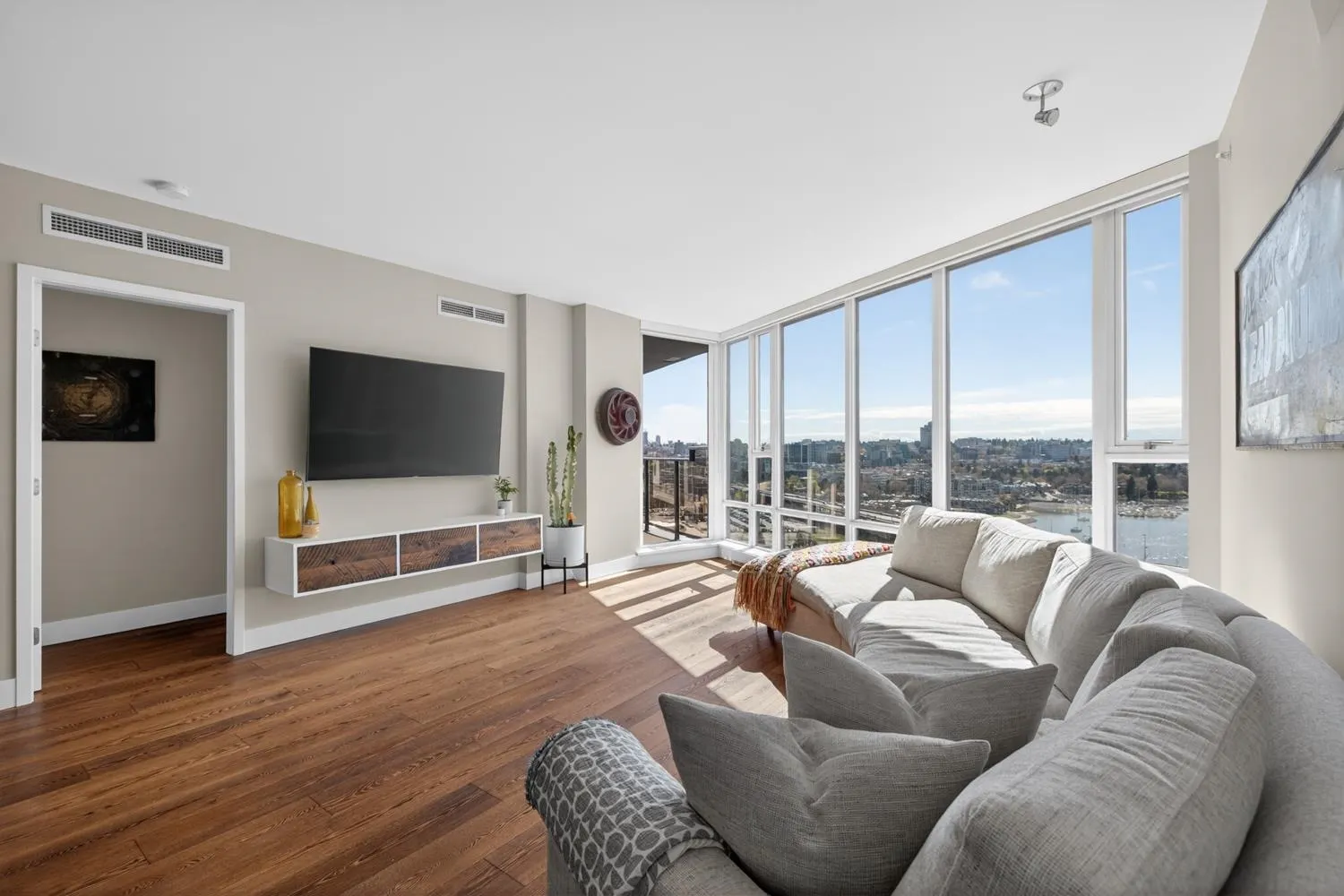 8 Smithe Mews #2503