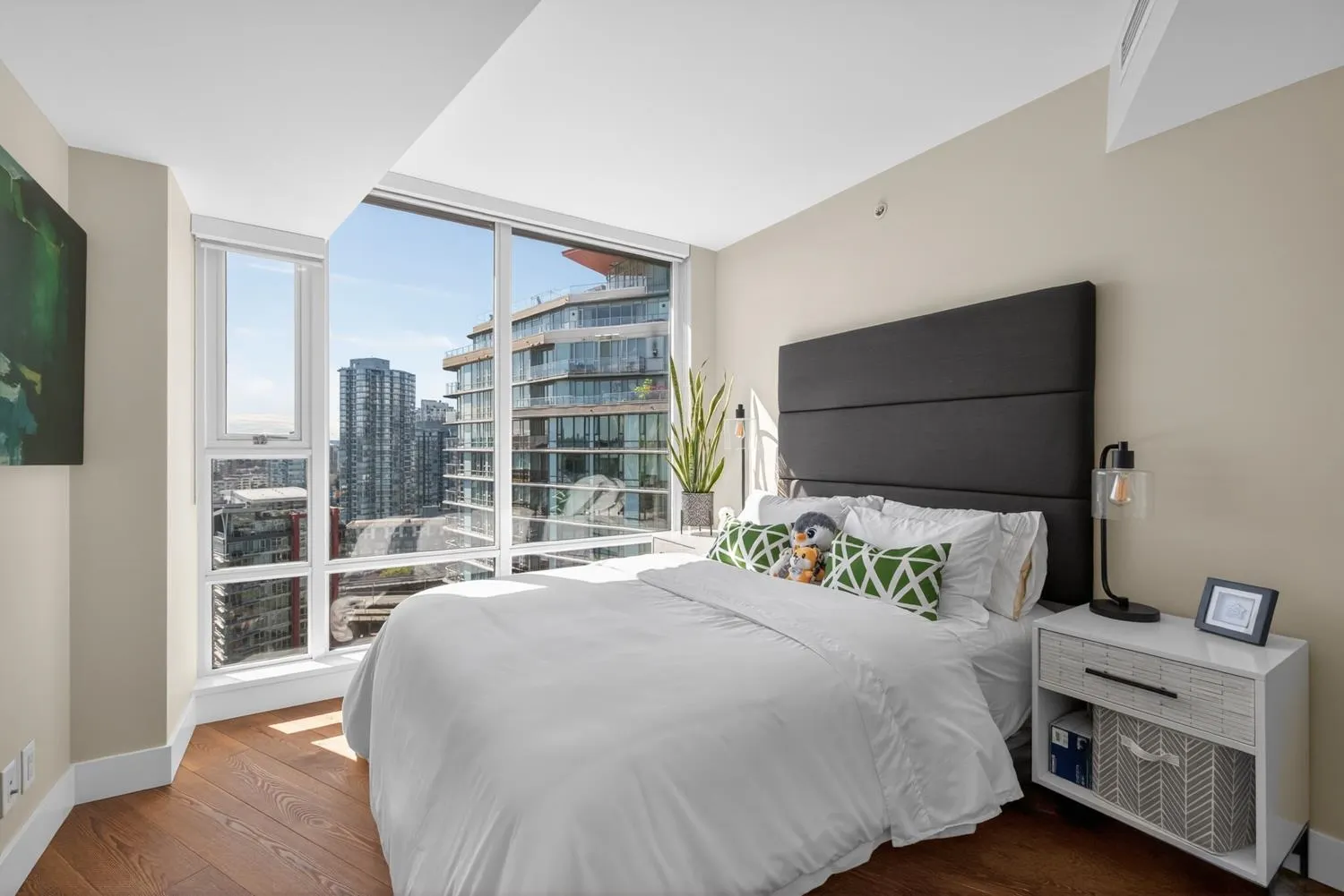 8 Smithe Mews #2503