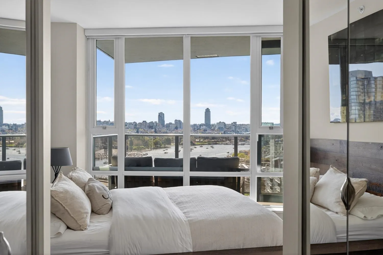 8 Smithe Mews #2503