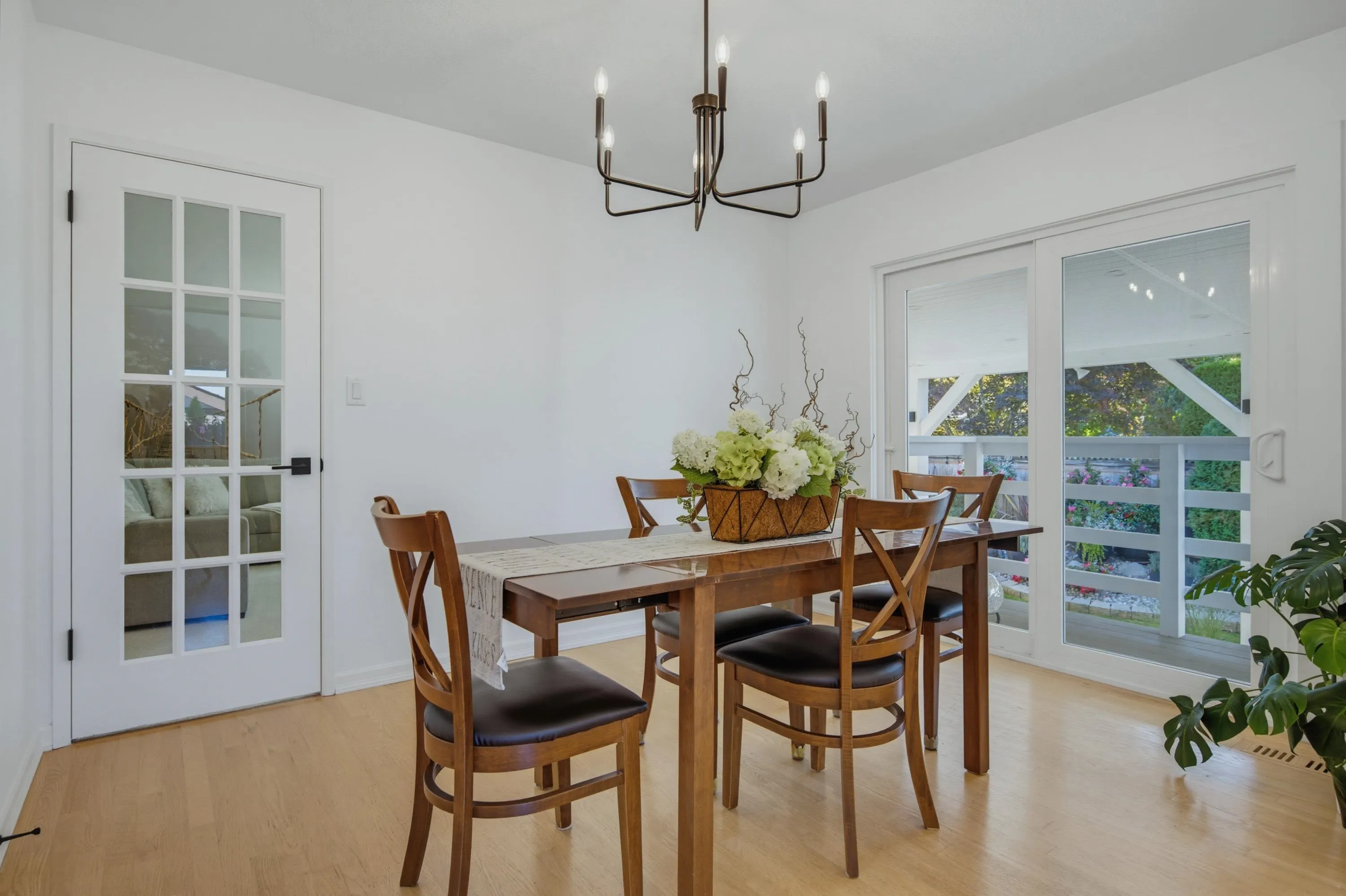 31524 Sunnyside Crescent