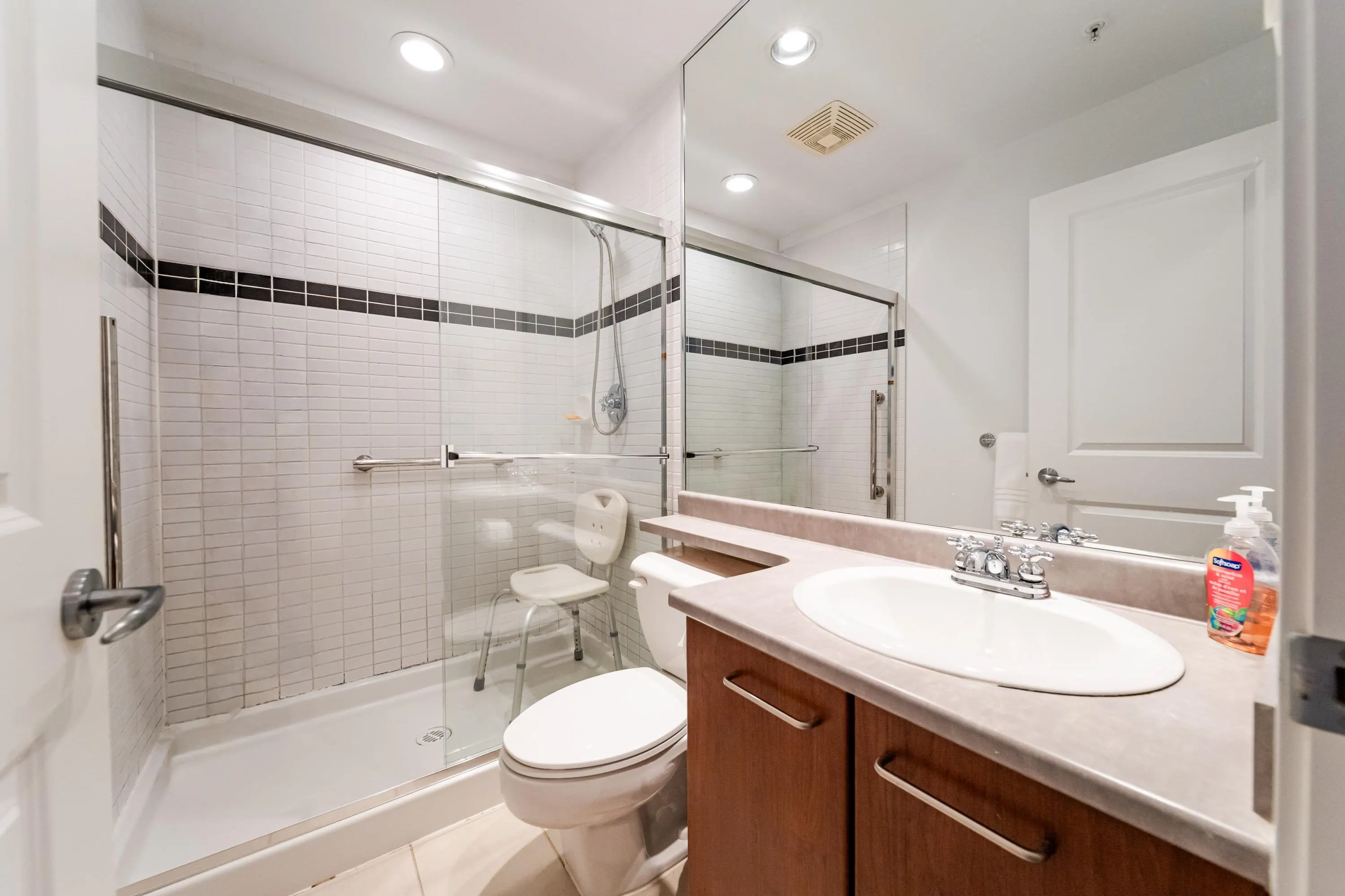 4333 Central Boulevard #8