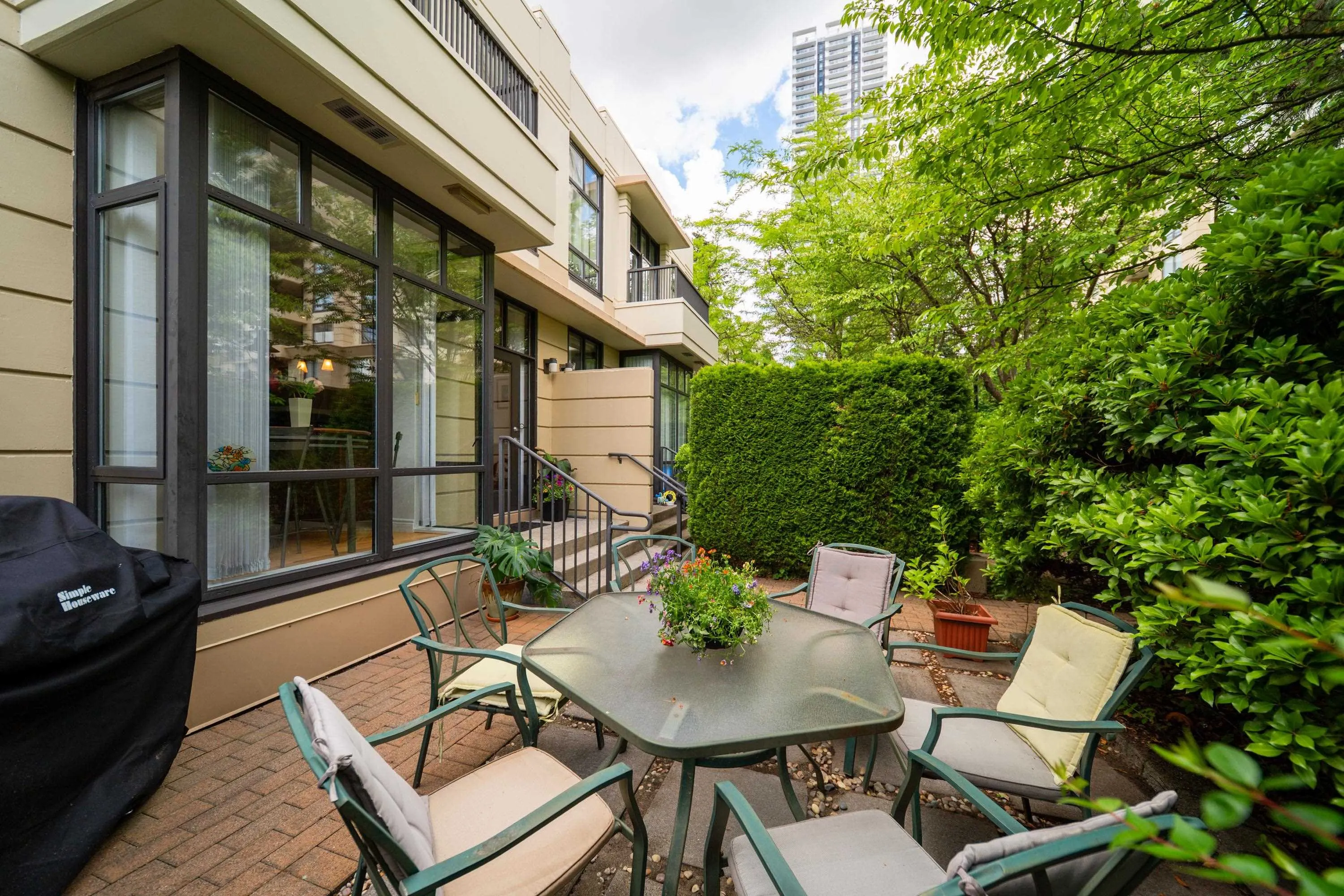 4333 Central Boulevard #8