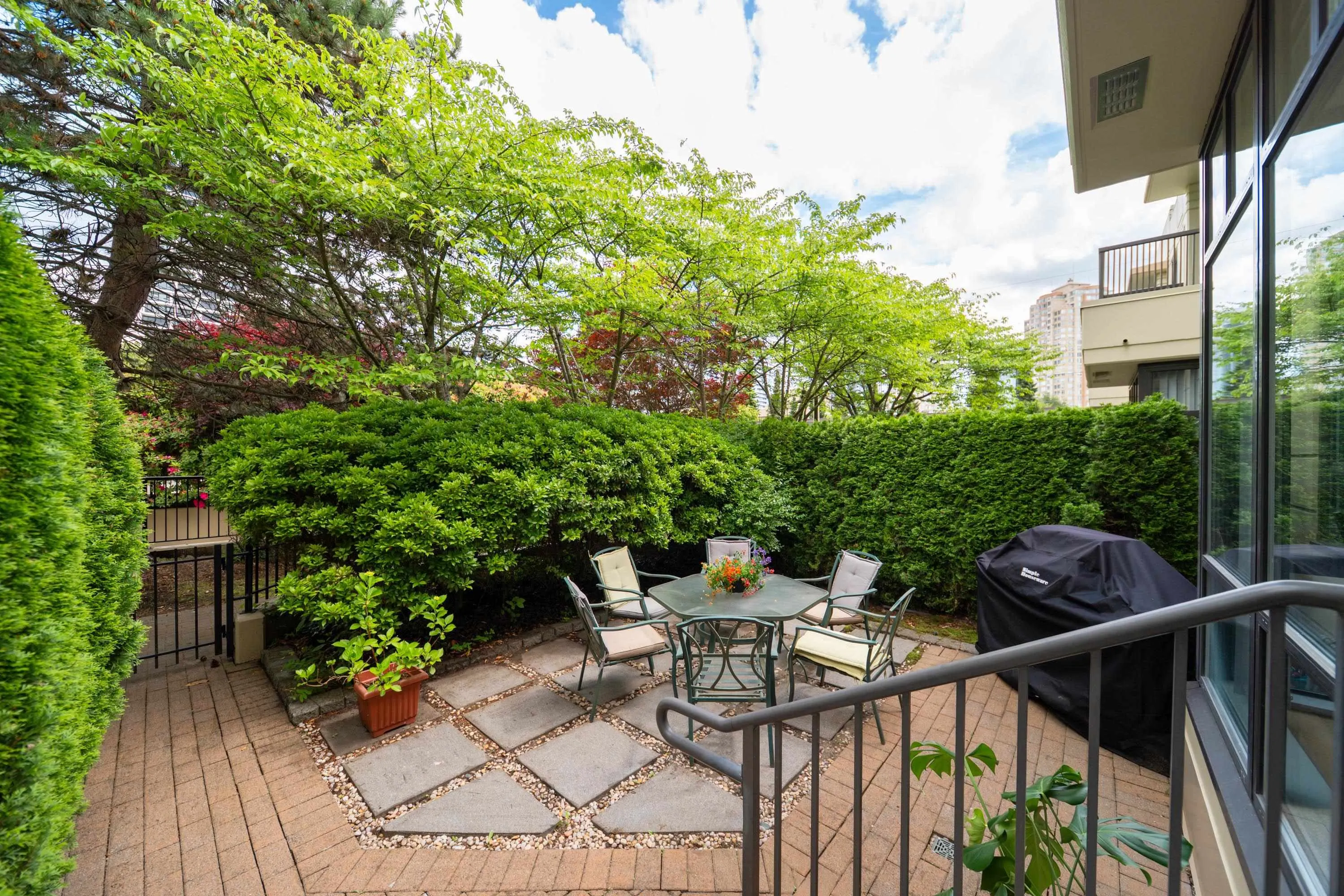 4333 Central Boulevard #8