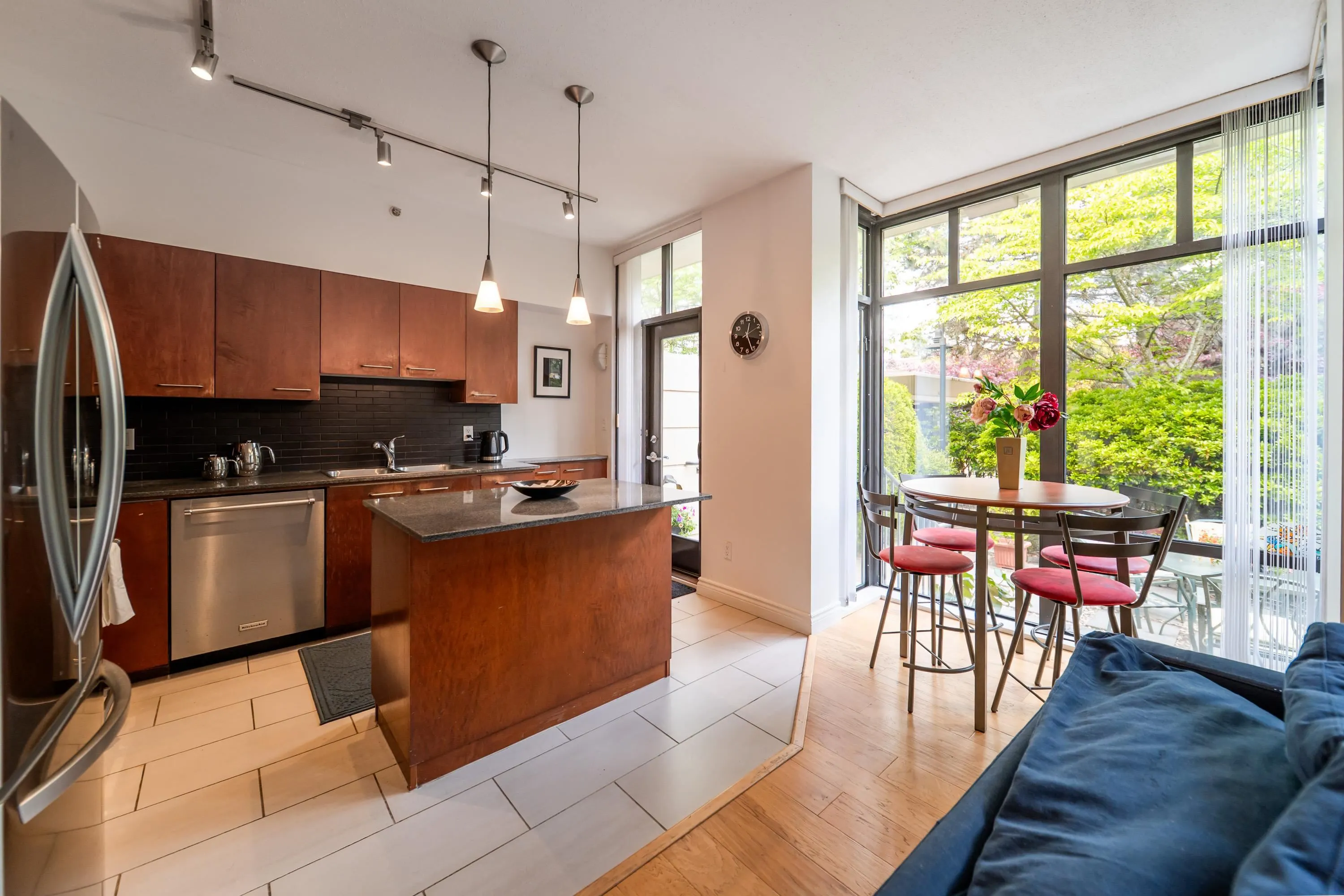 4333 Central Boulevard #8