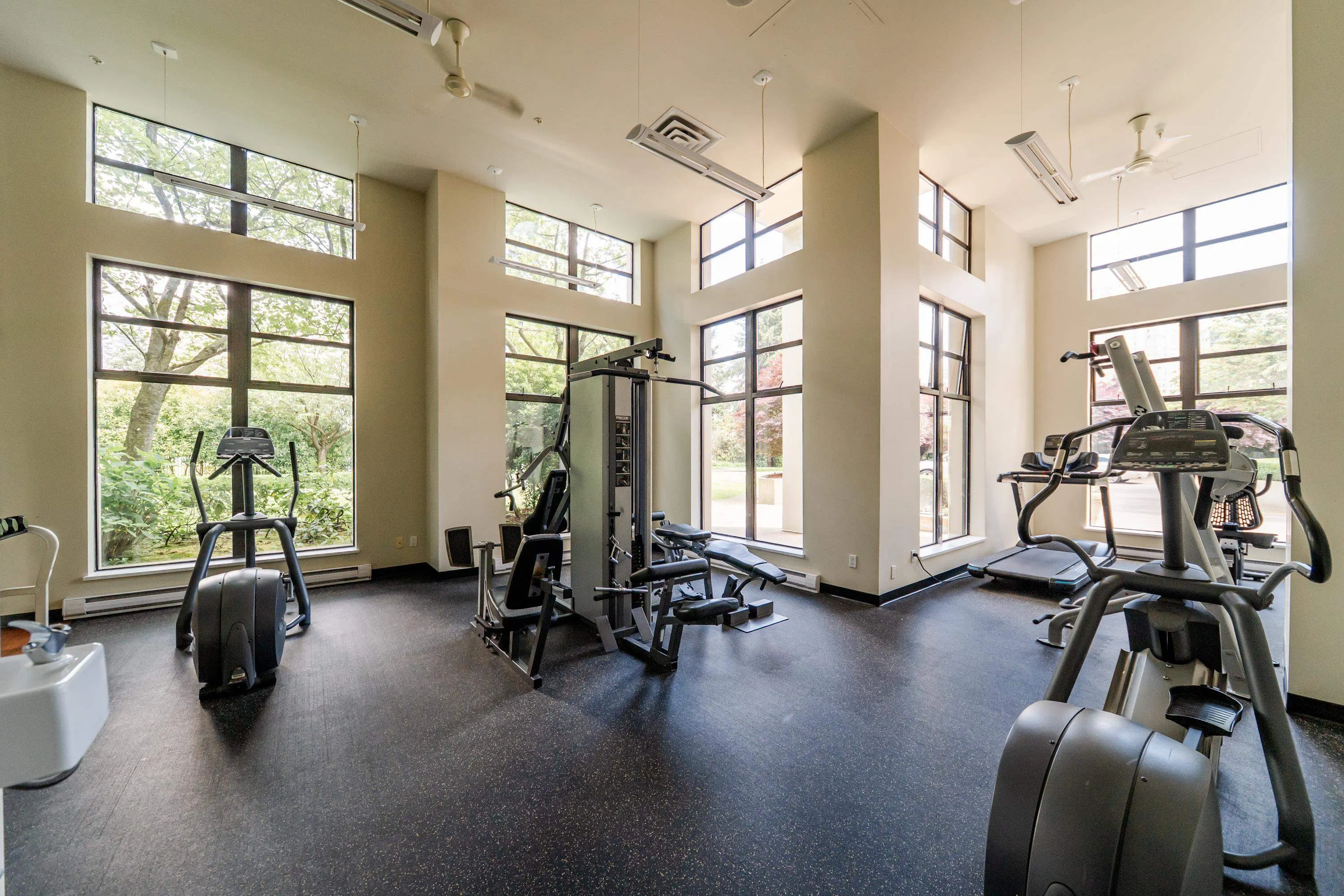 4333 Central Boulevard #8