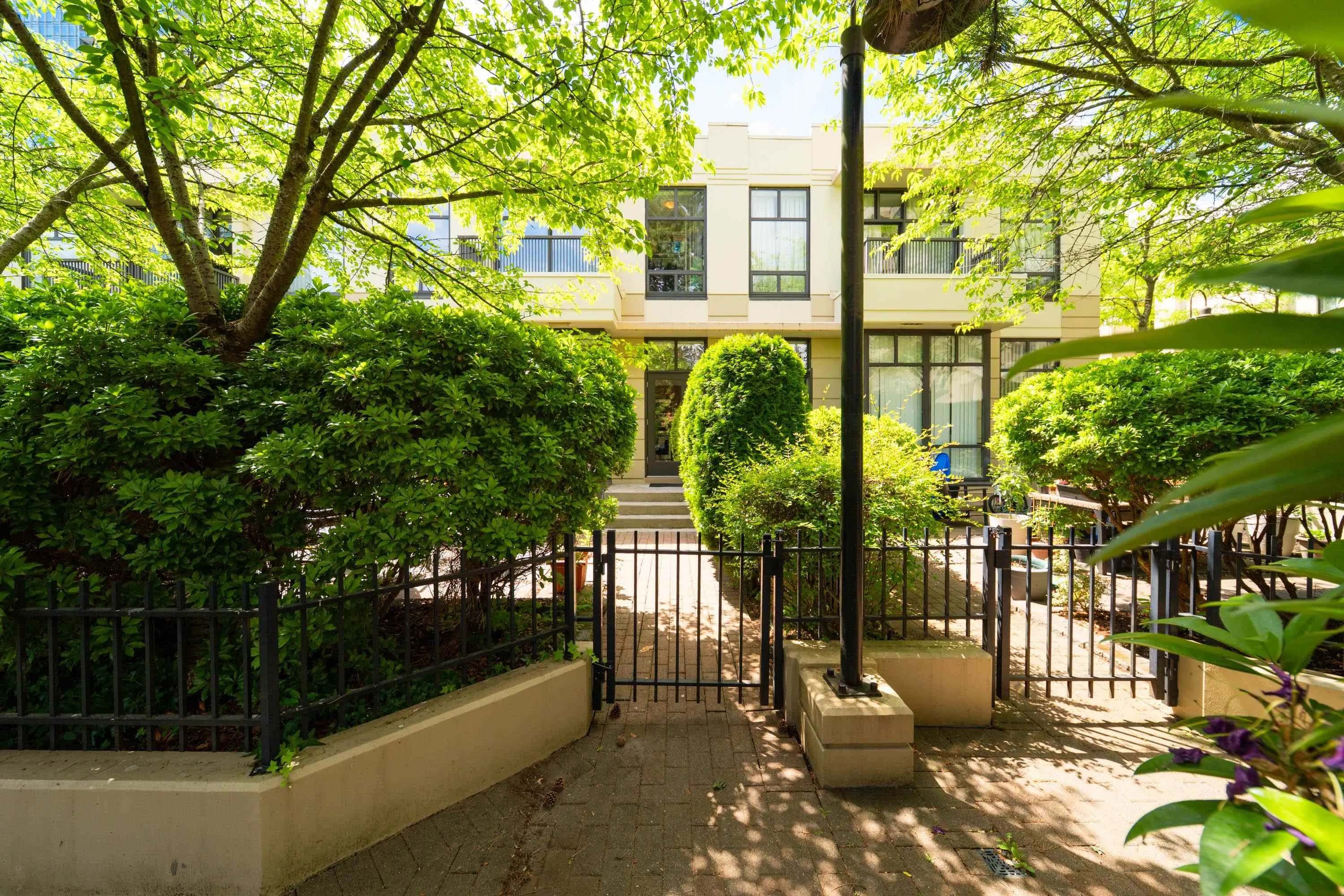 4333 Central Boulevard #8