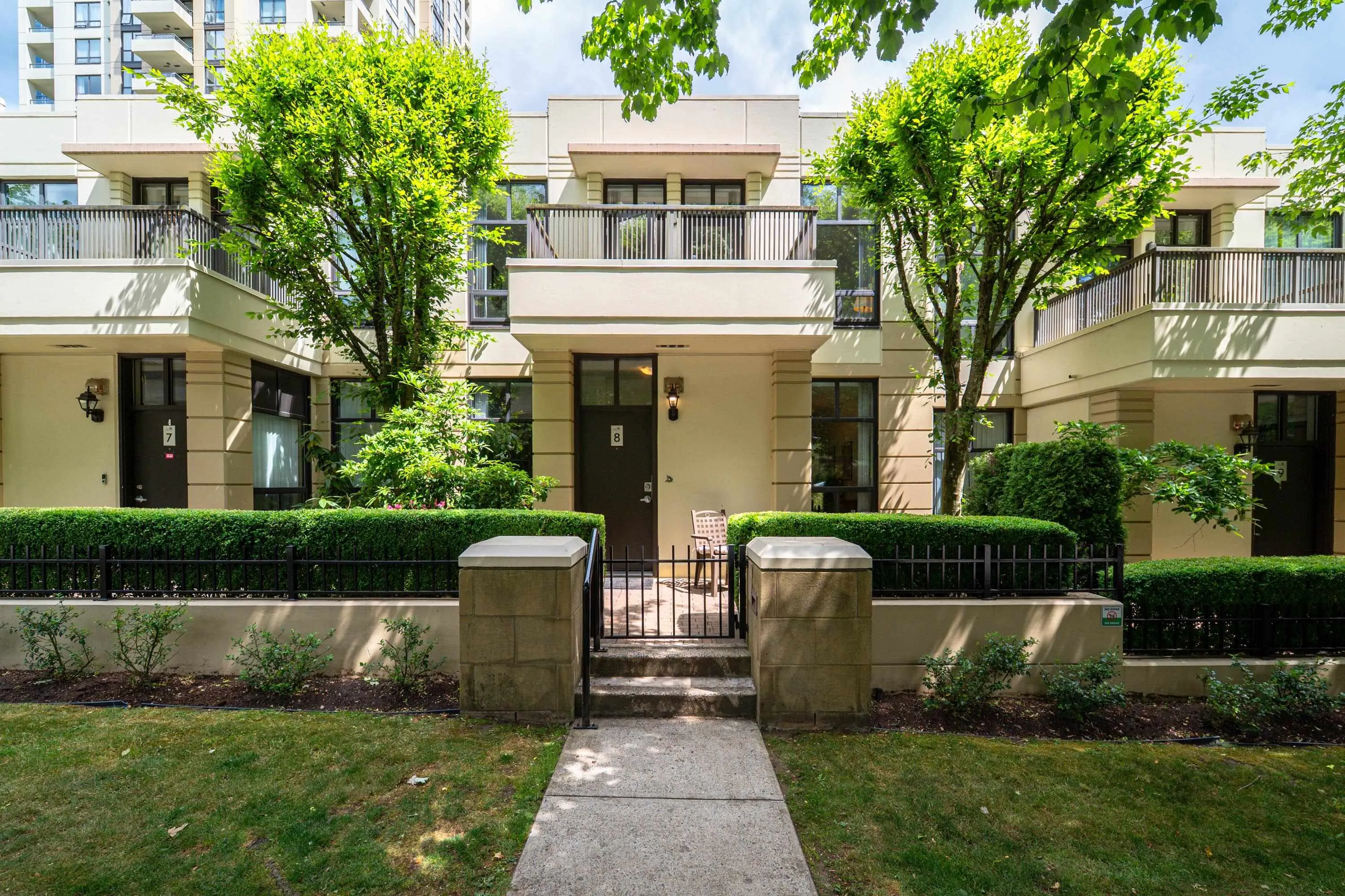 4333 Central Boulevard #8