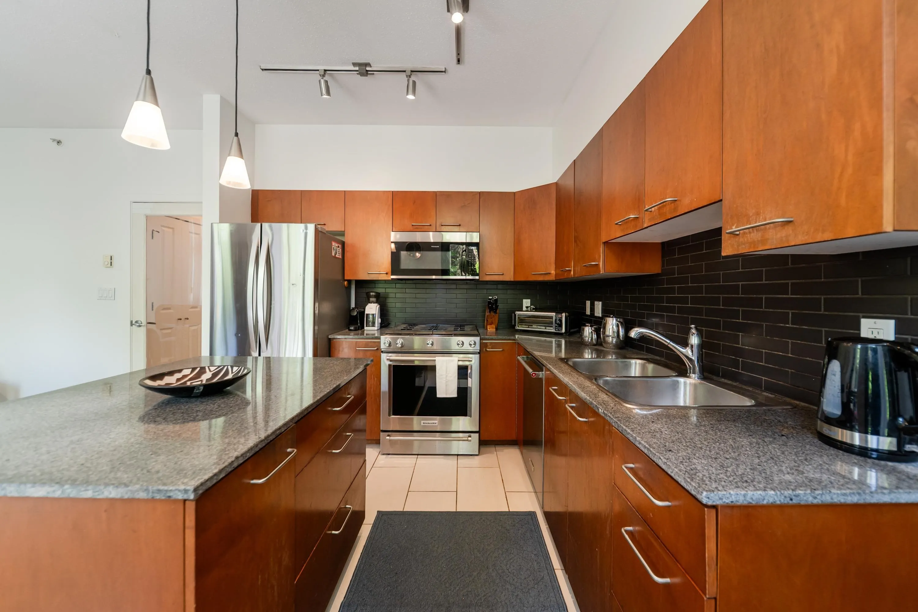 4333 Central Boulevard #8