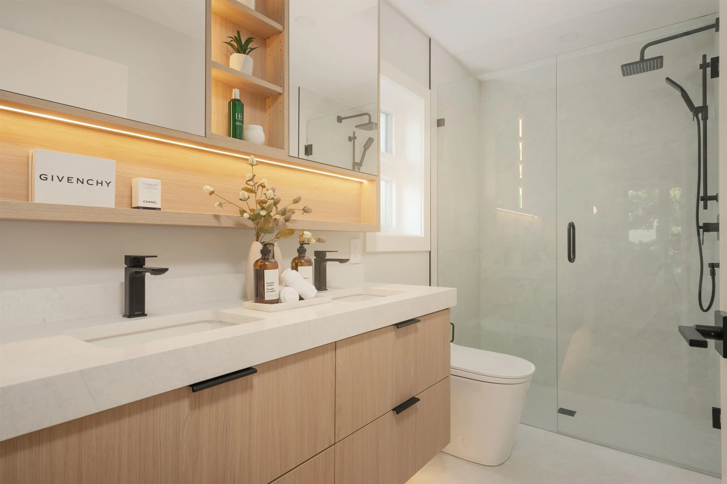 470 W 20 Avenue #1