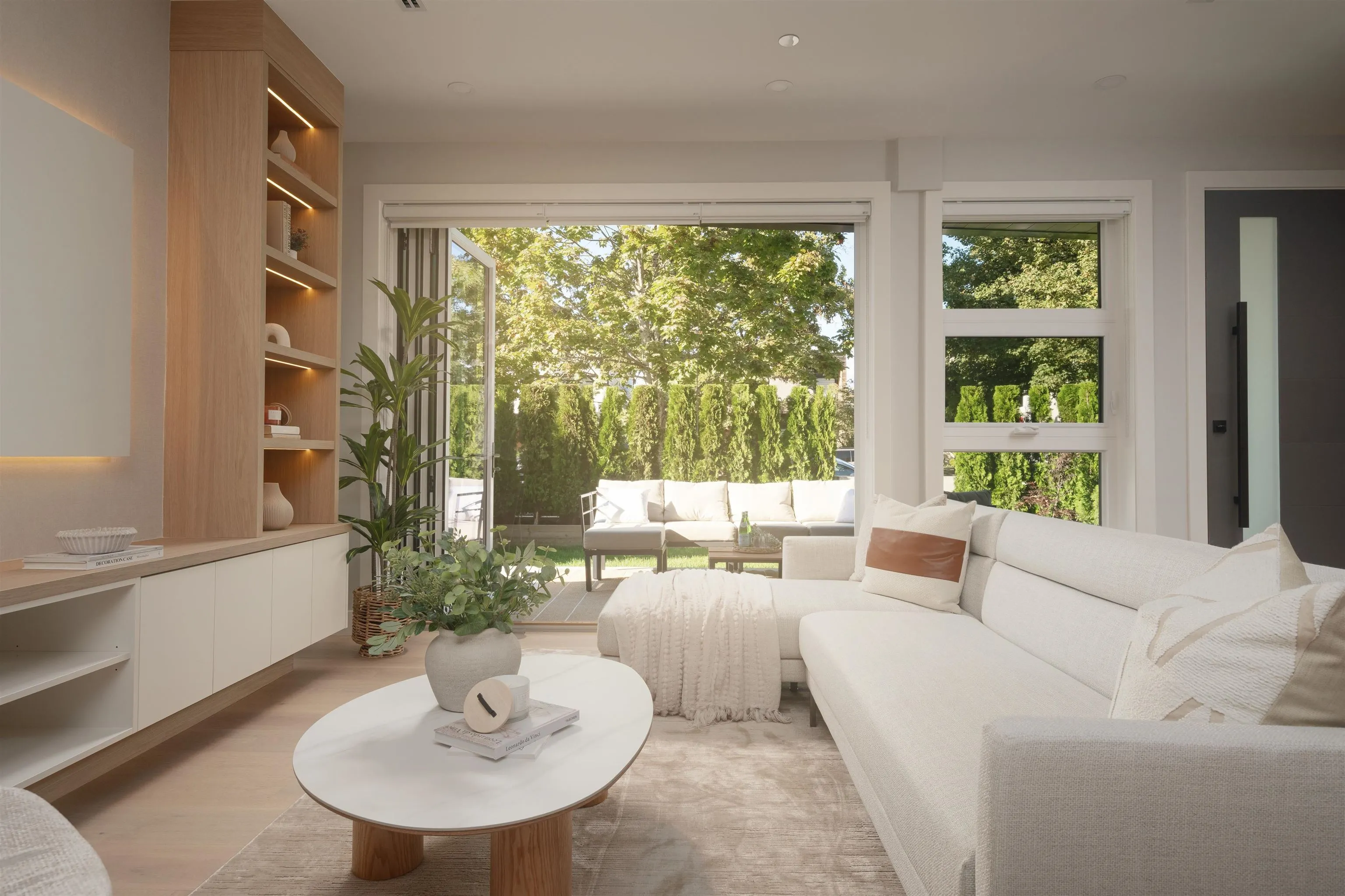 470 W 20 Avenue #1