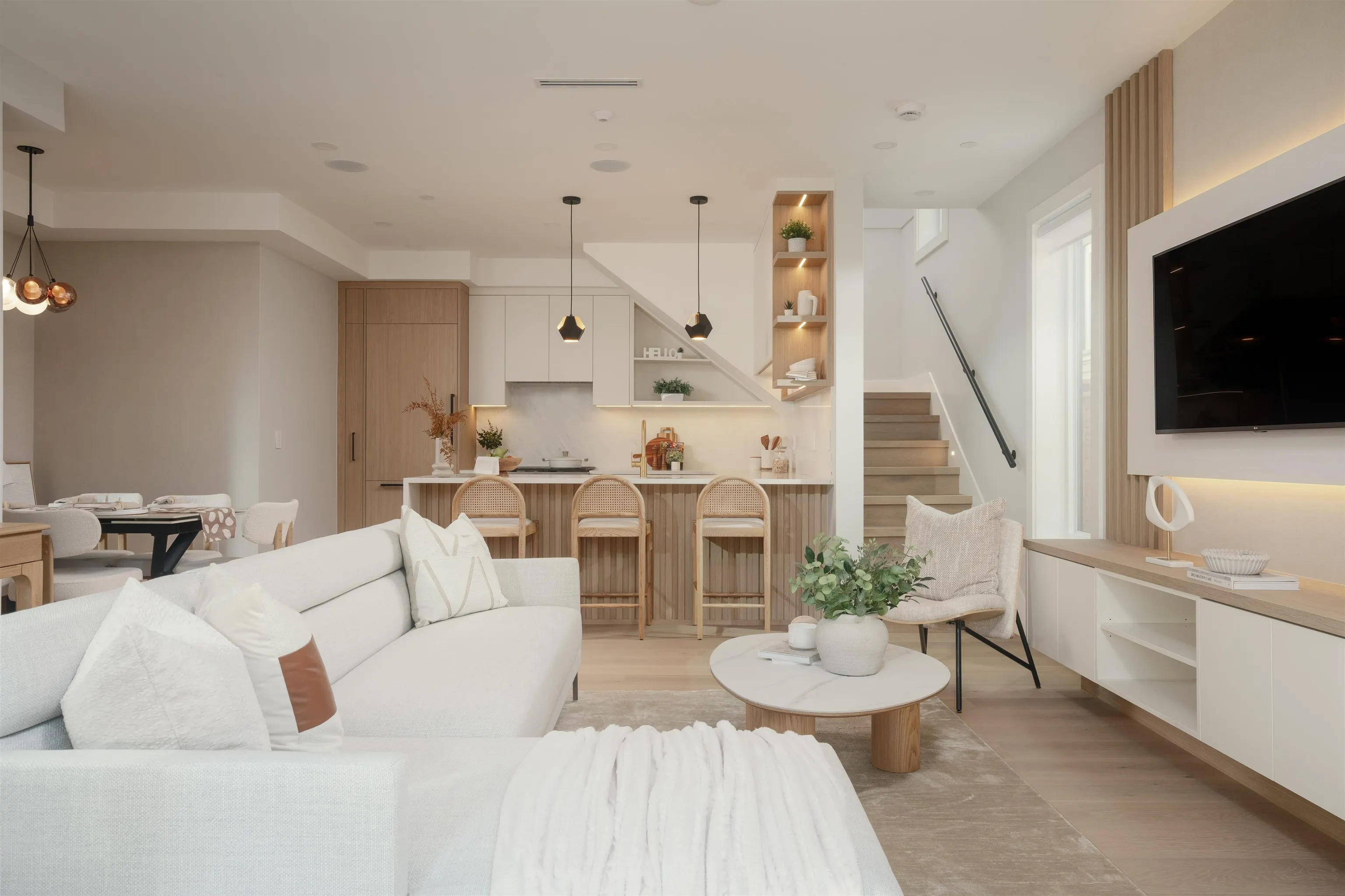 470 W 20 Avenue #1