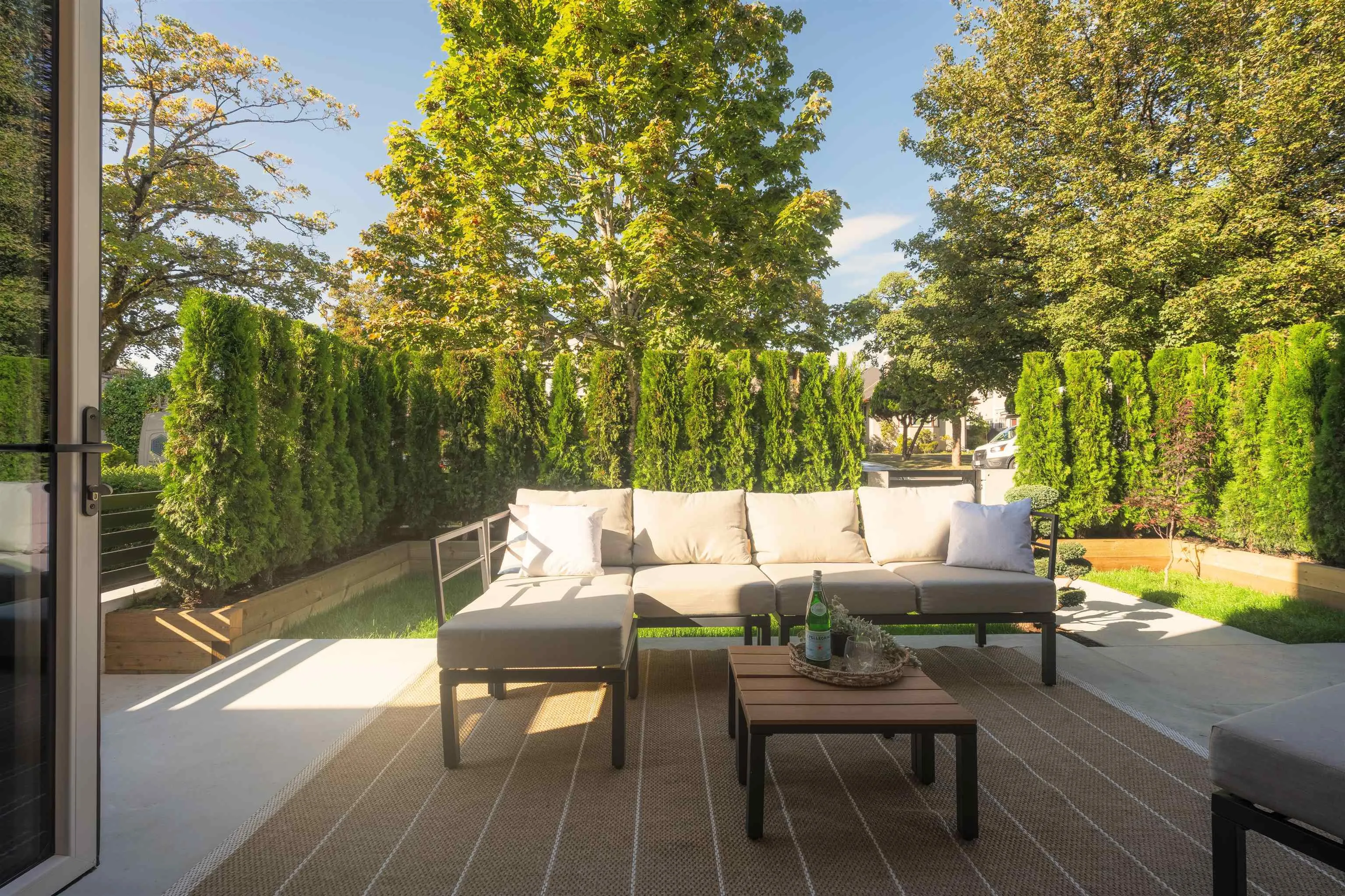 470 W 20 Avenue #1
