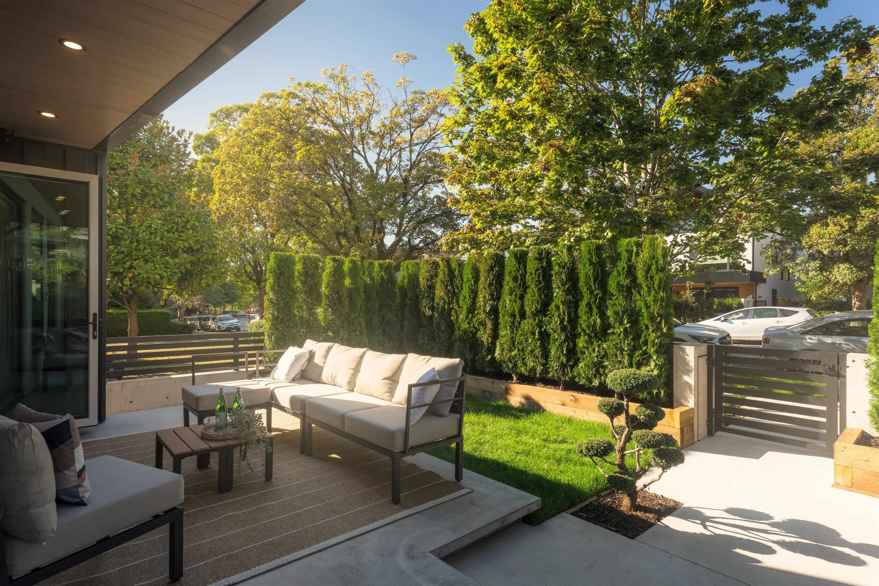 470 W 20 Avenue #1
