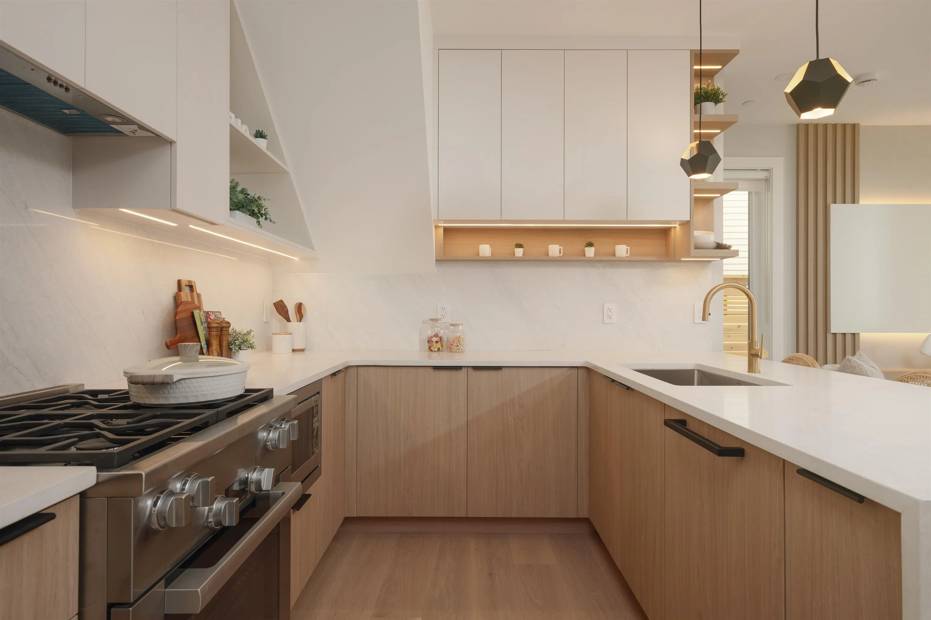 470 W 20 Avenue #1