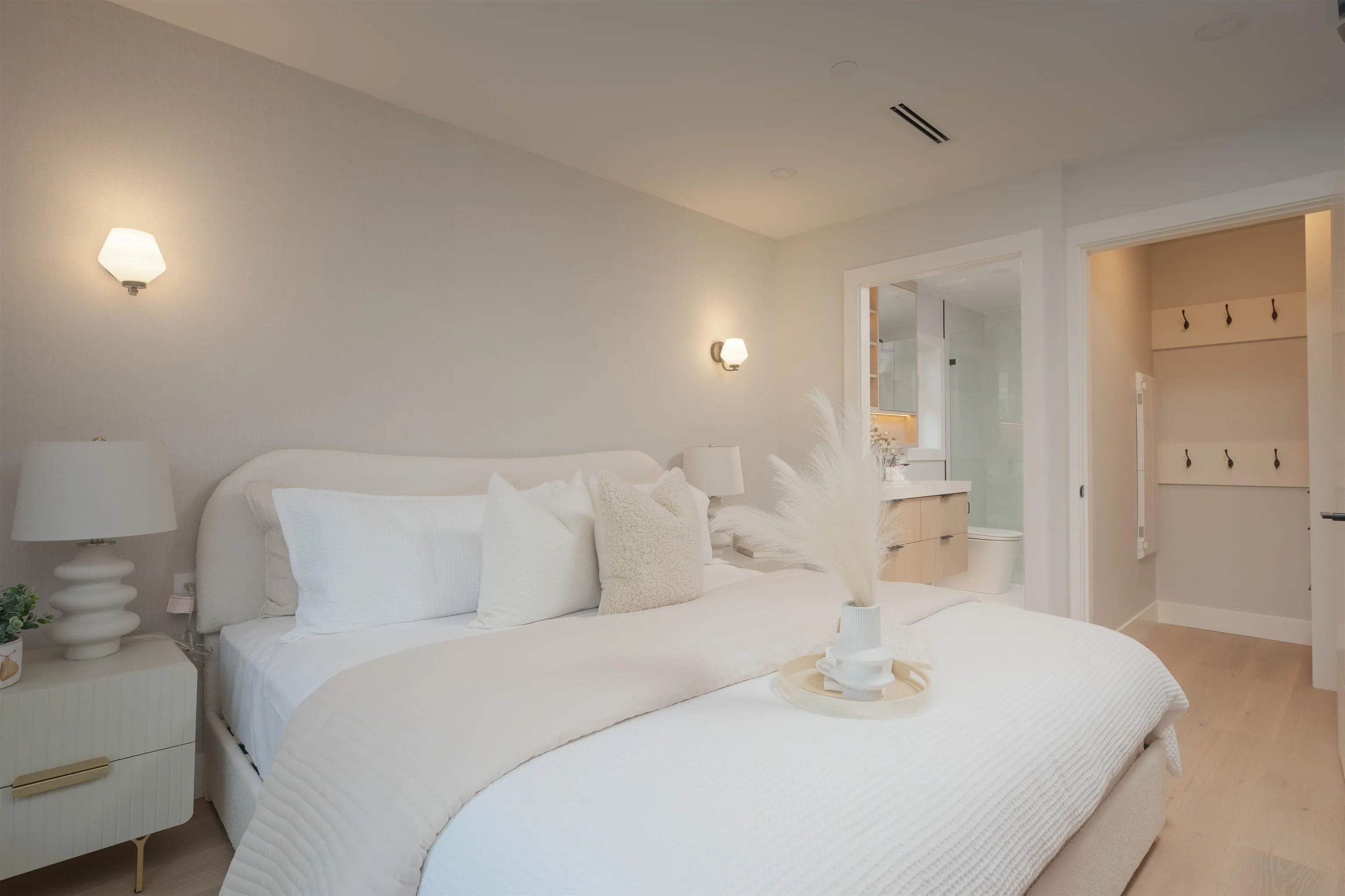 470 W 20 Avenue #1