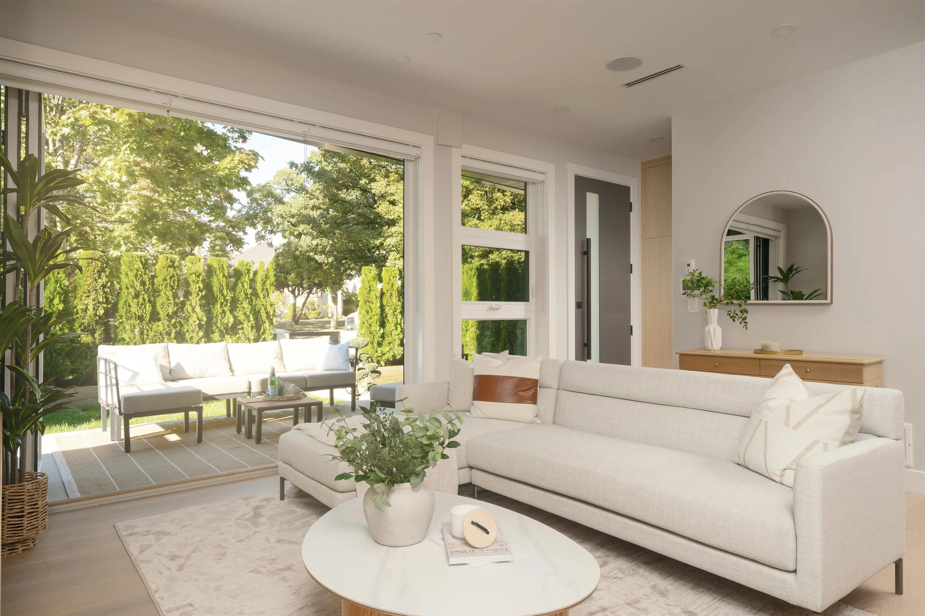 470 W 20 Avenue #1