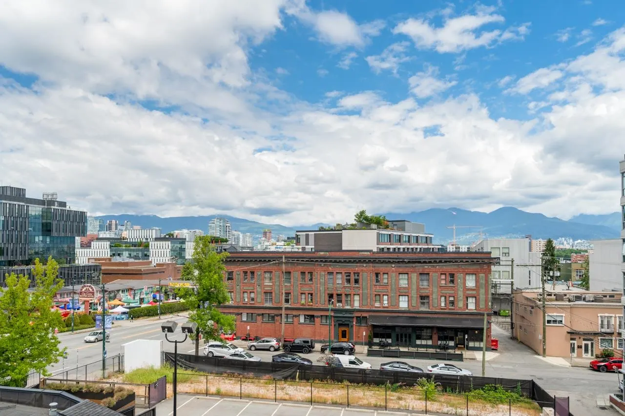 209 E 7th Avenue #406