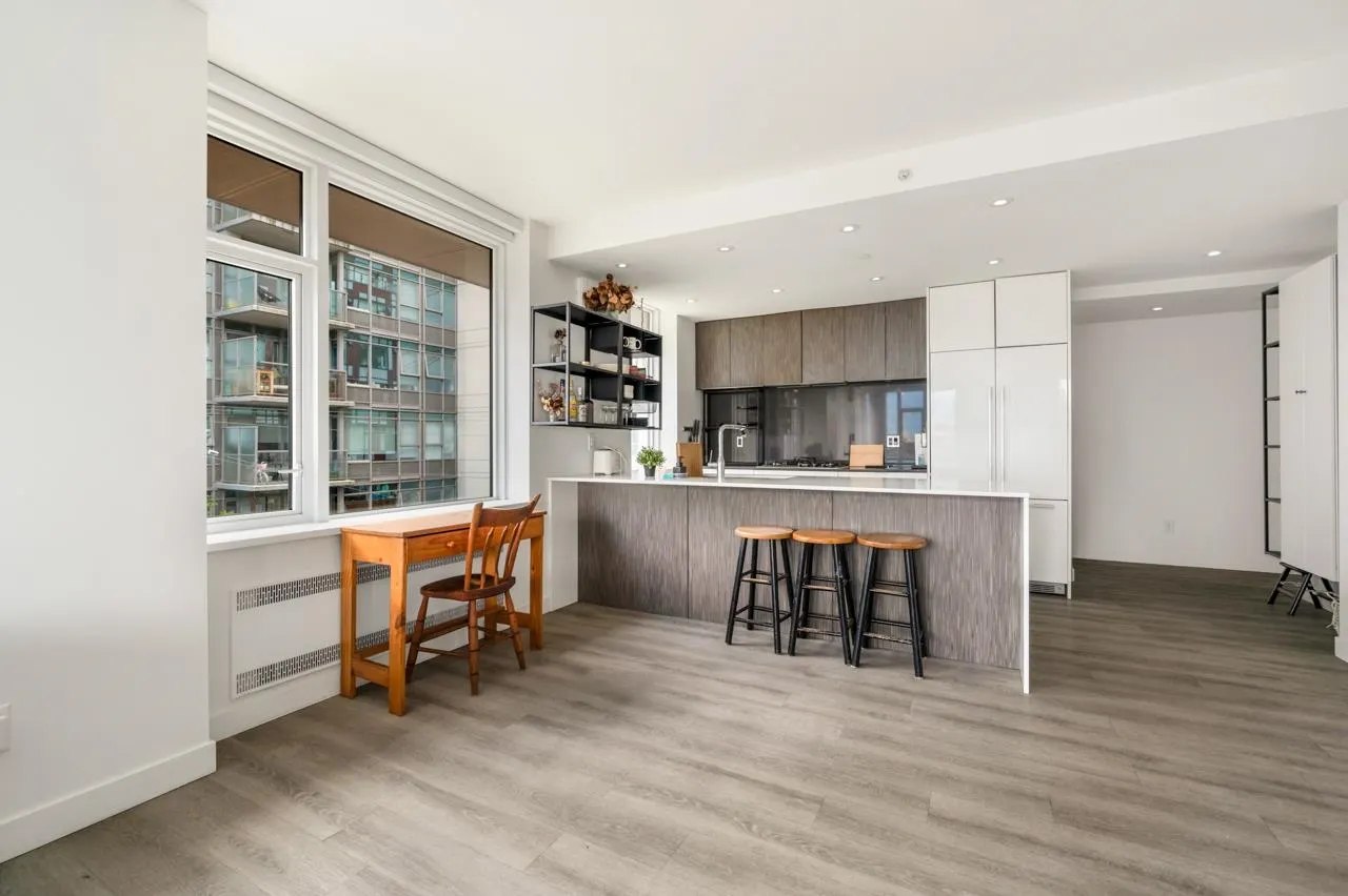209 E 7th Avenue #406