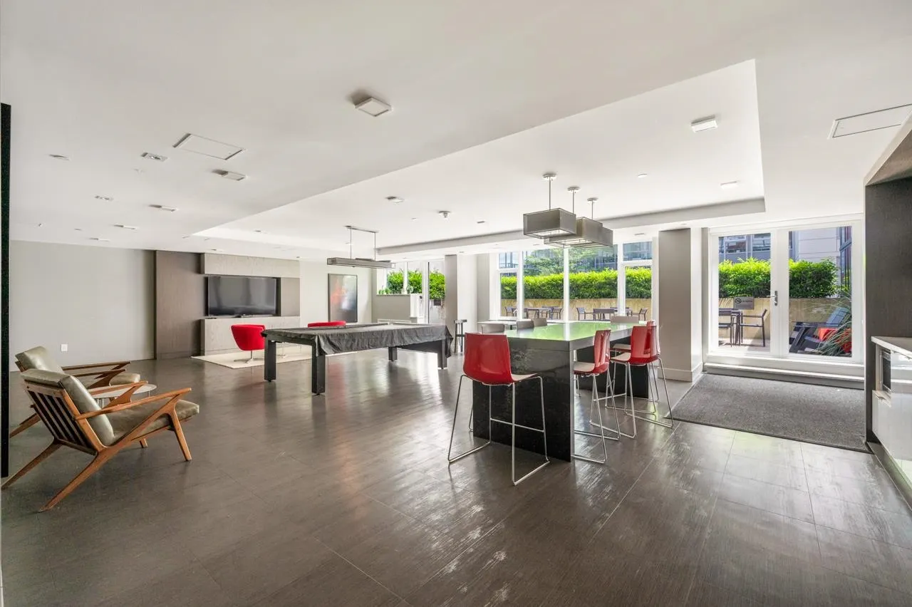 209 E 7th Avenue #406