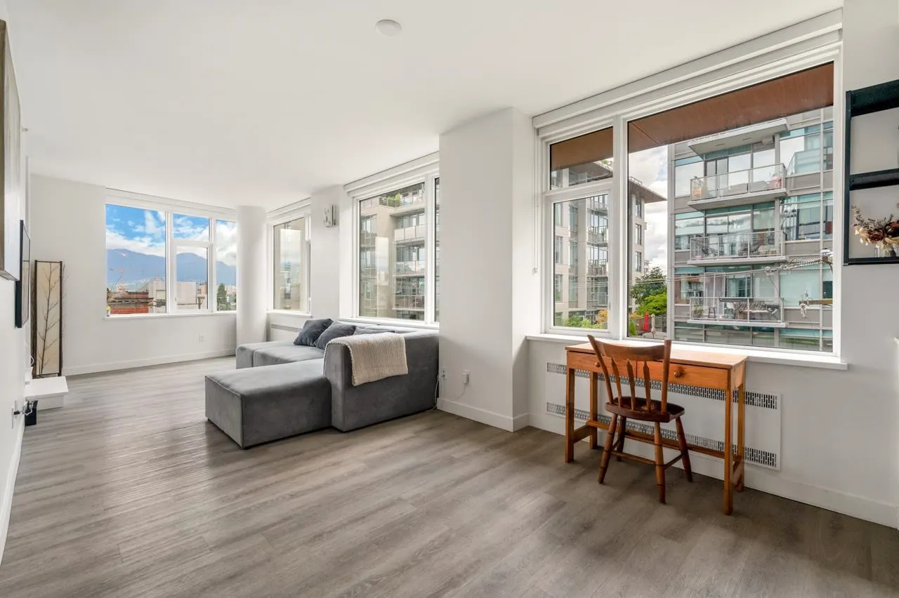209 E 7th Avenue #406