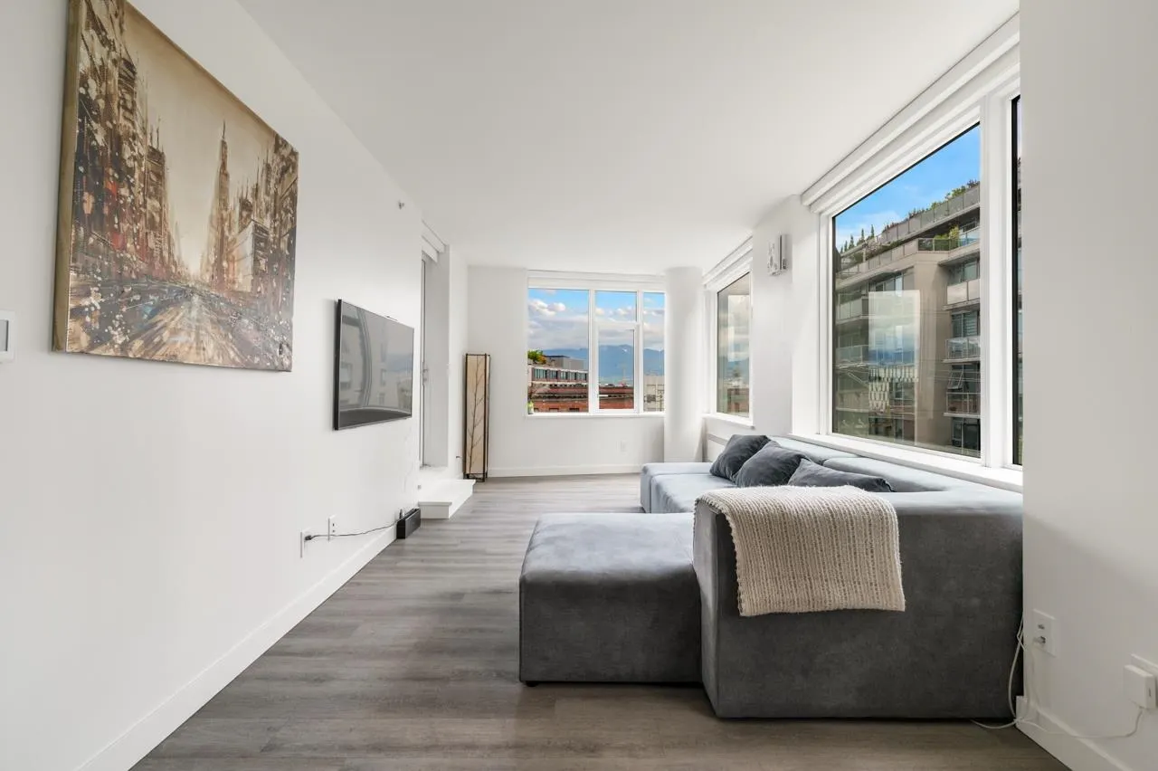 209 E 7th Avenue #406
