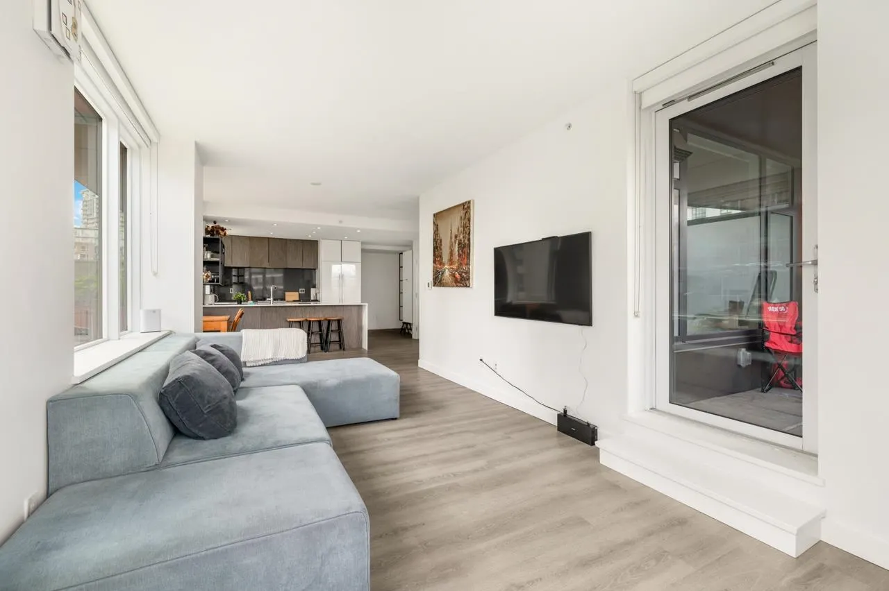209 E 7th Avenue #406