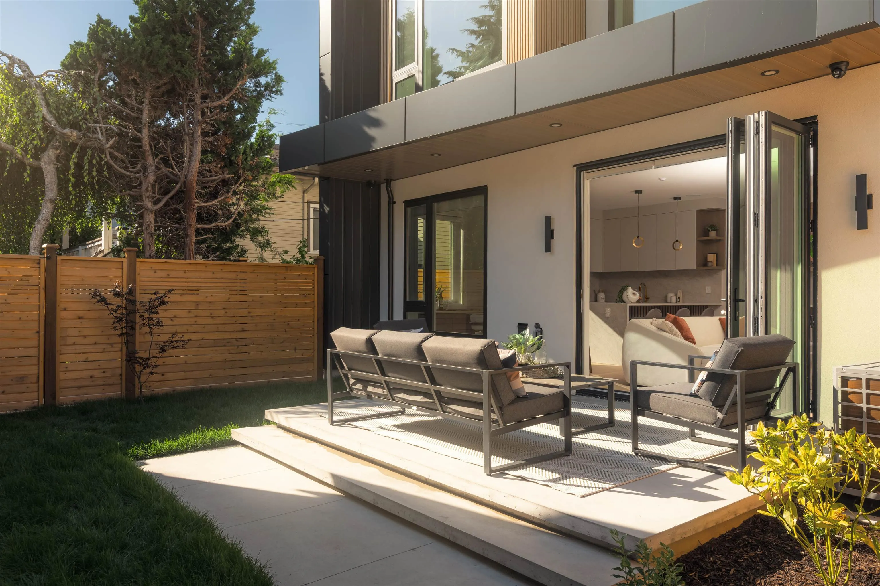 470 W 20 Avenue #2